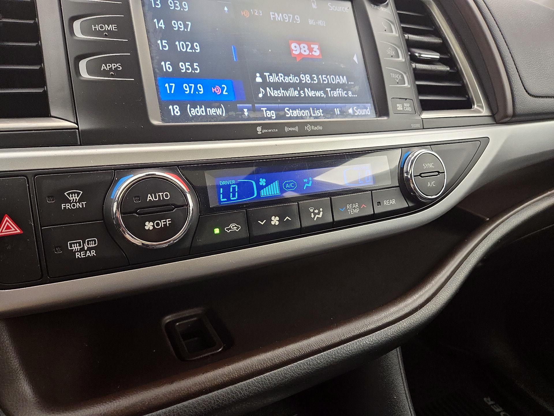 Thumbnail: 2019 Toyota Highlander - 16