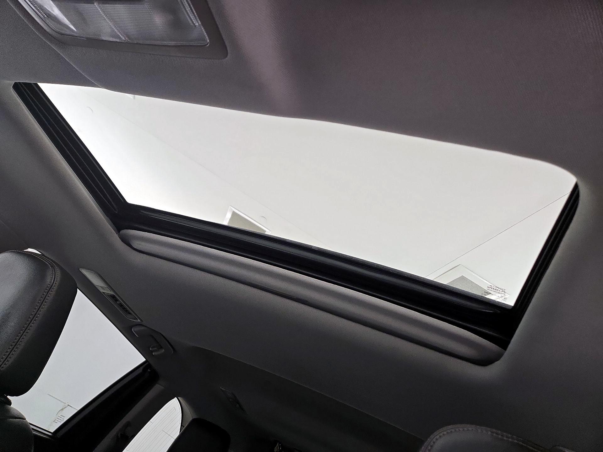 Thumbnail: 2019 Toyota Highlander - 19