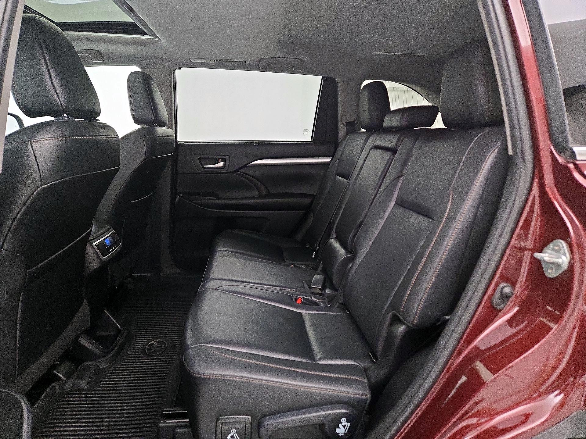 Thumbnail: 2019 Toyota Highlander - 20