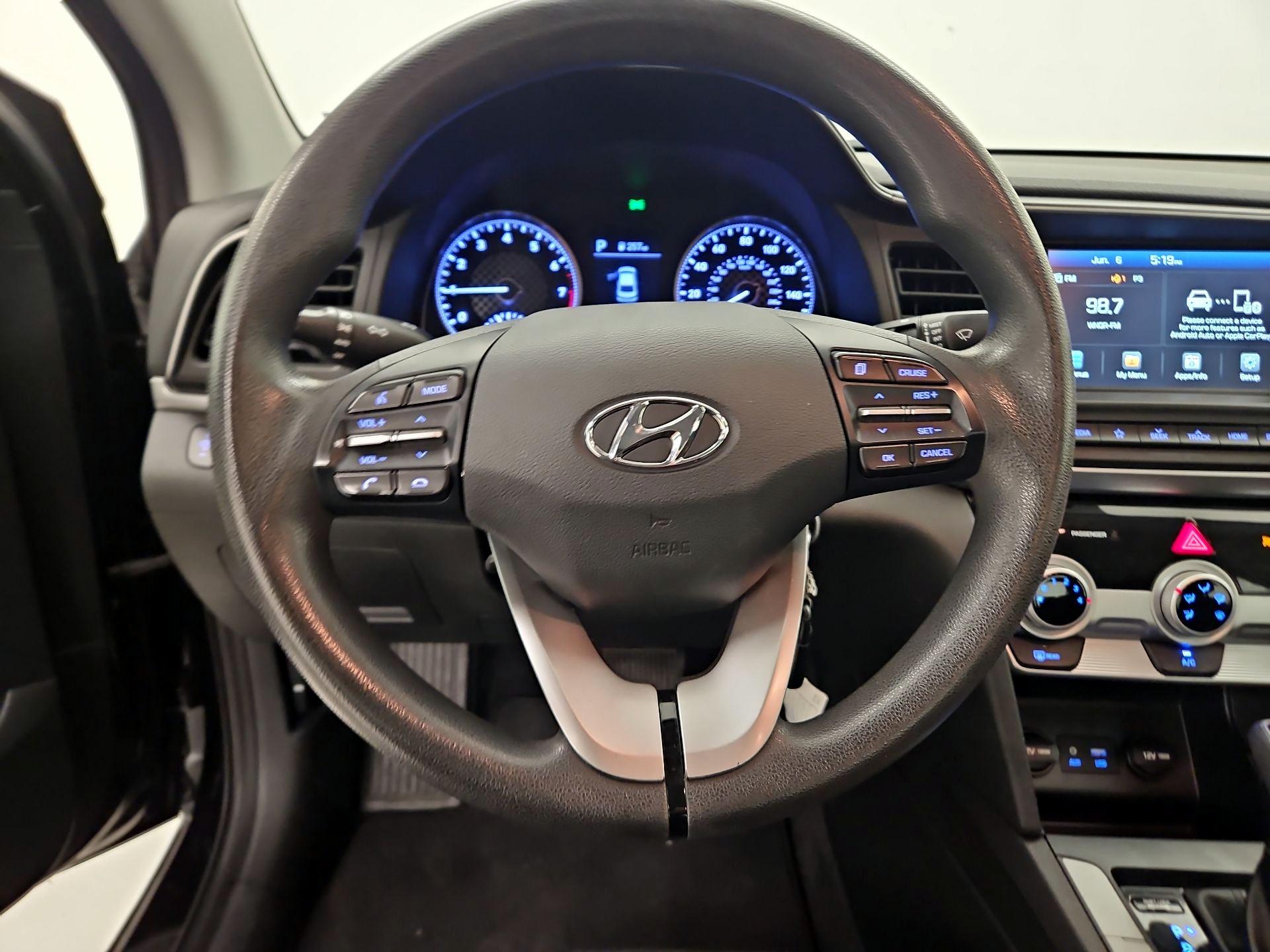 Thumbnail: 2019 Hyundai Elantra - 10
