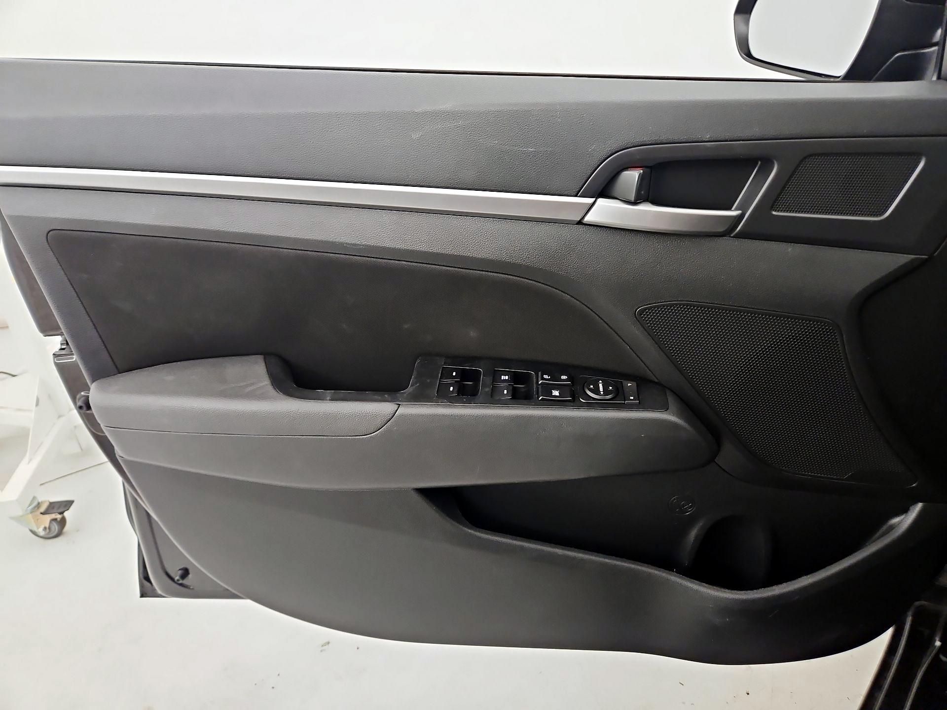 Thumbnail: 2019 Hyundai Elantra - 12
