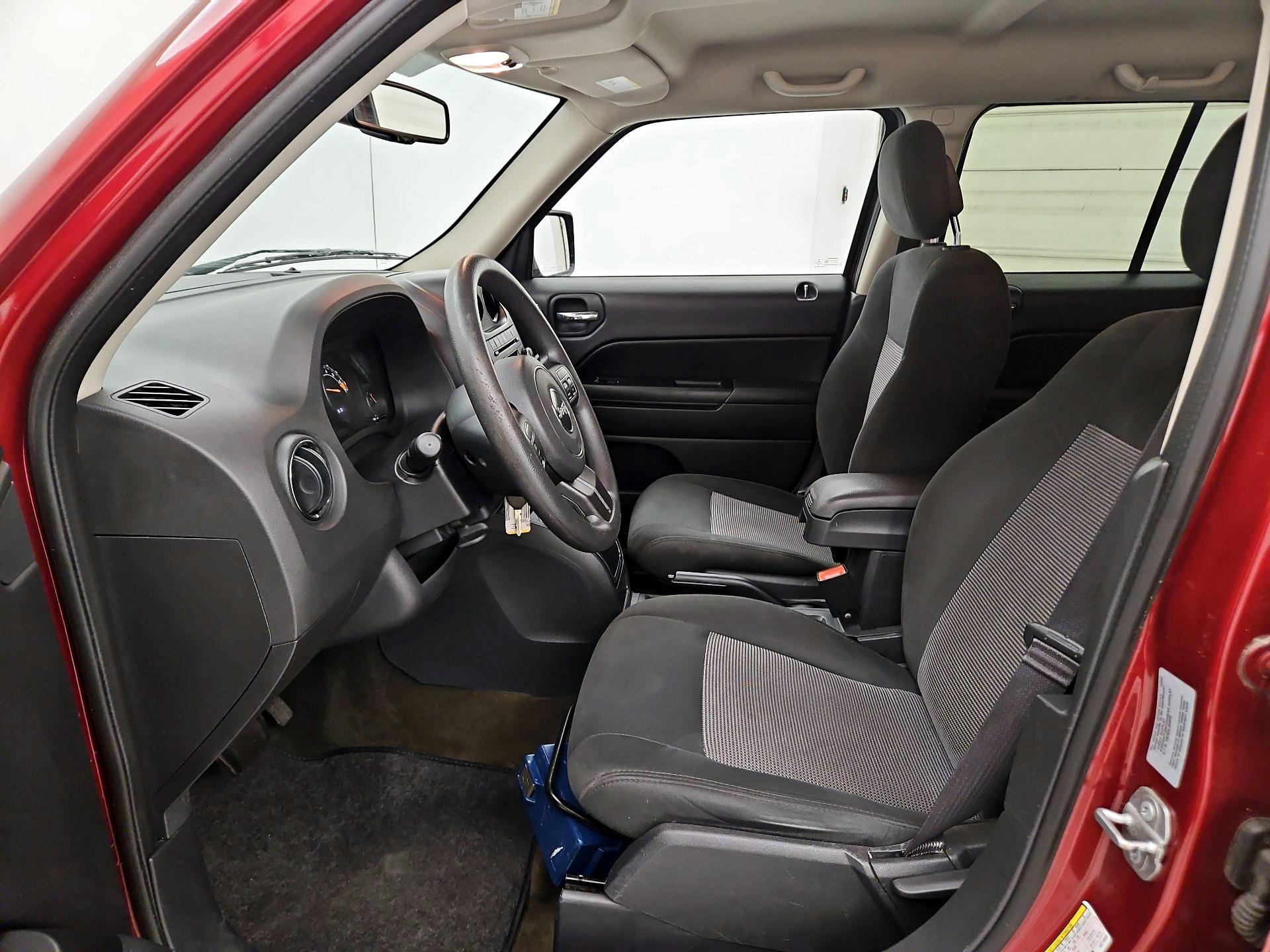 Thumbnail: 2016 Jeep Patriot - 11