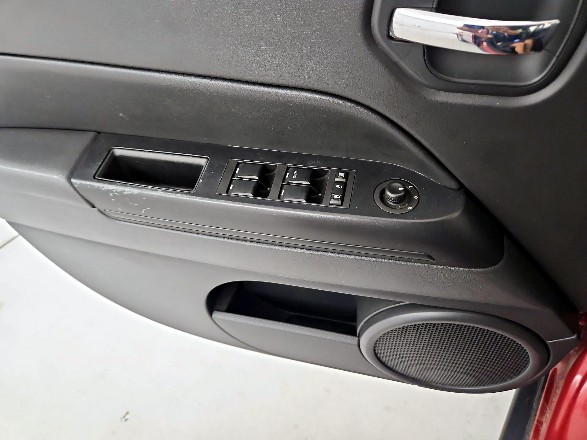 Thumbnail: 2016 Jeep Patriot - 12
