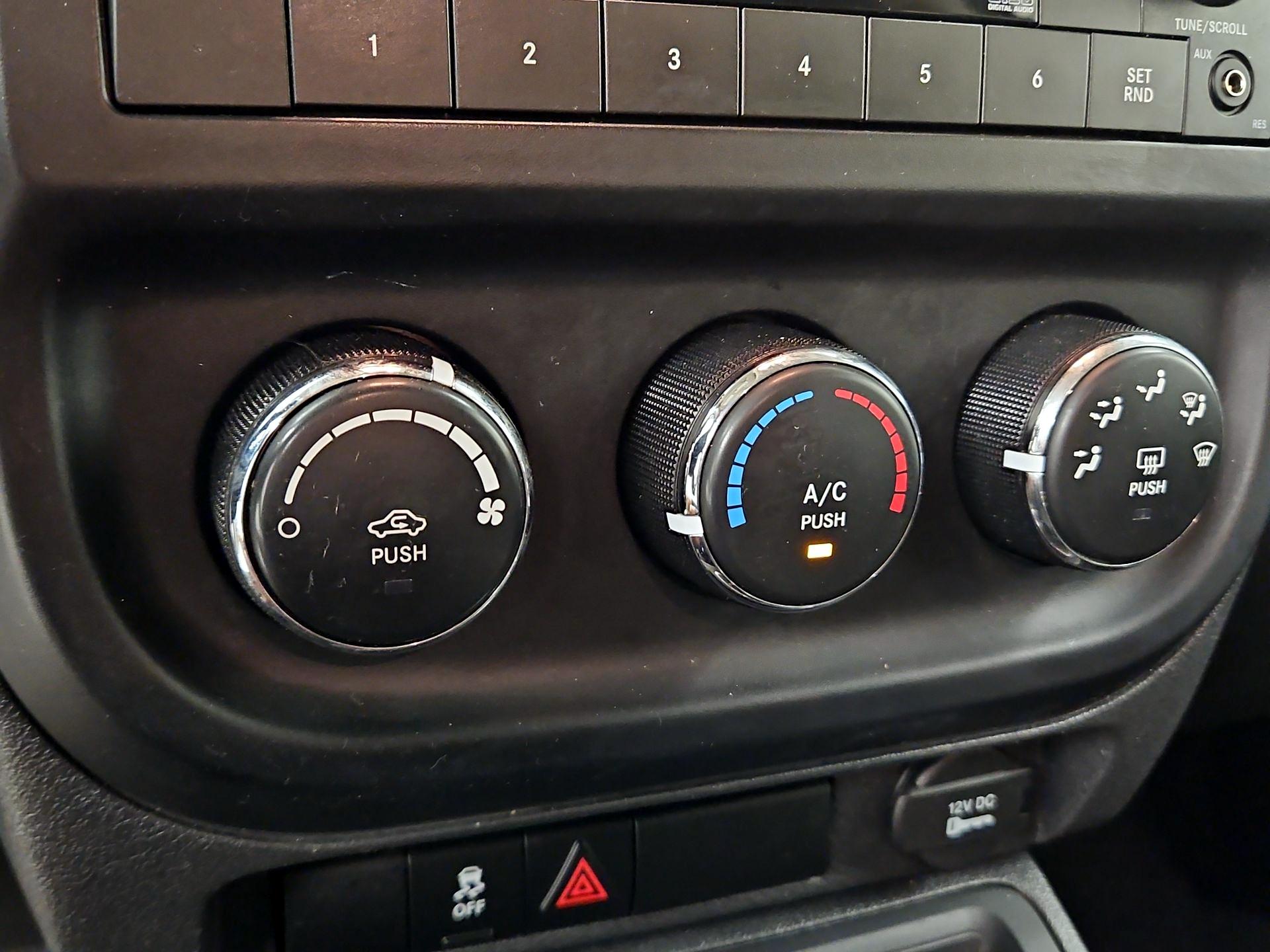Thumbnail: 2016 Jeep Patriot - 14