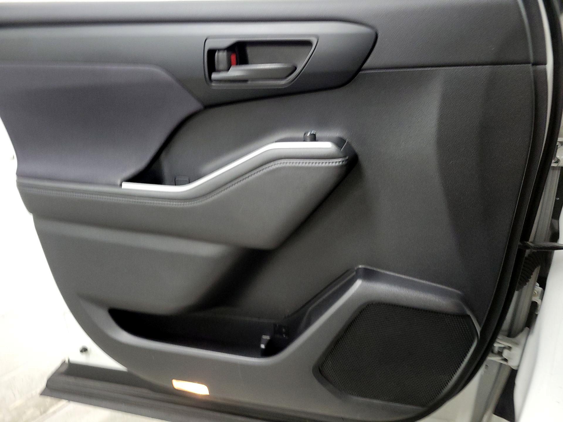 Thumbnail: 2020 Toyota Highlander - 12