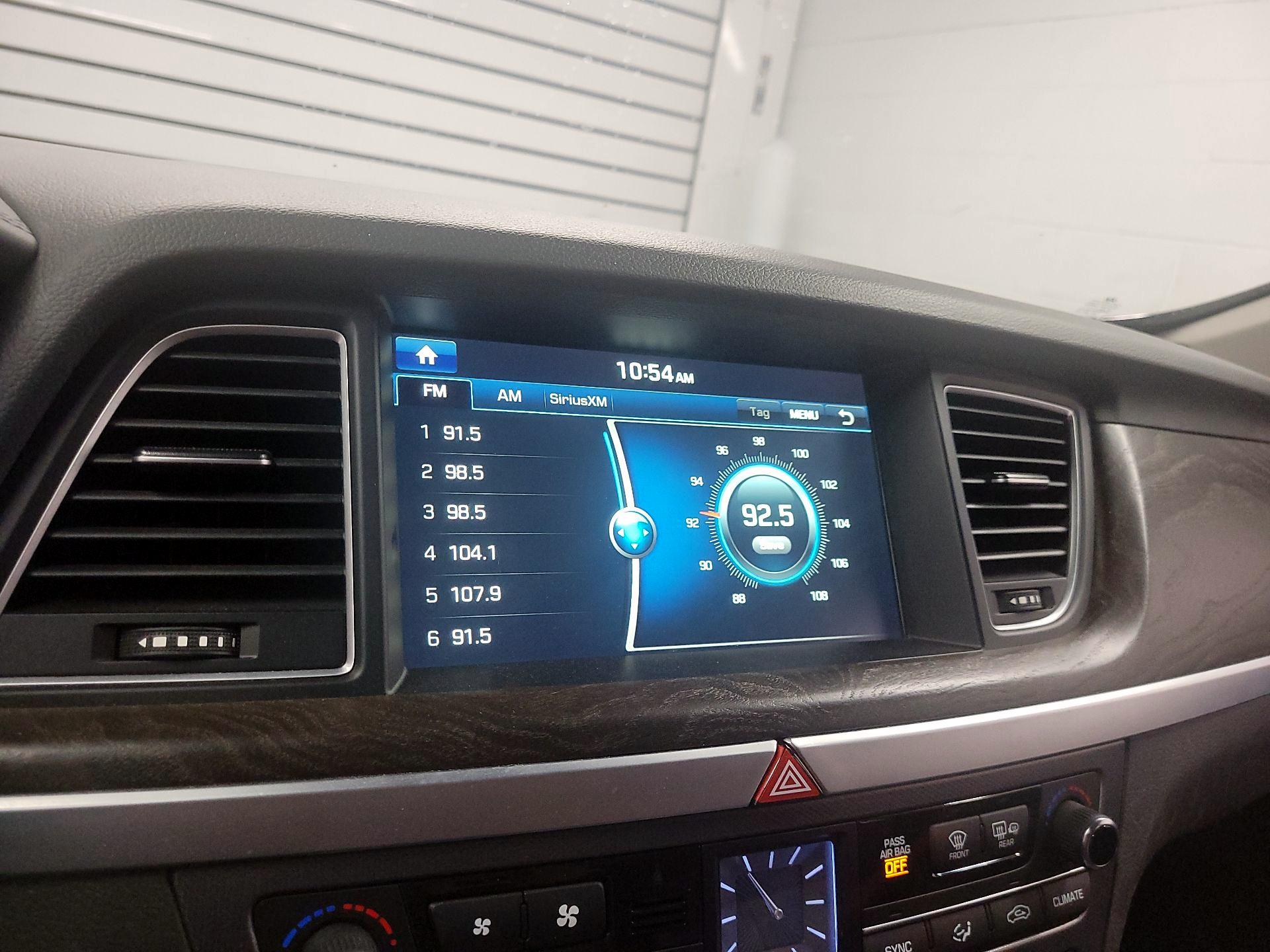 Thumbnail: 2015 Hyundai Genesis - 15