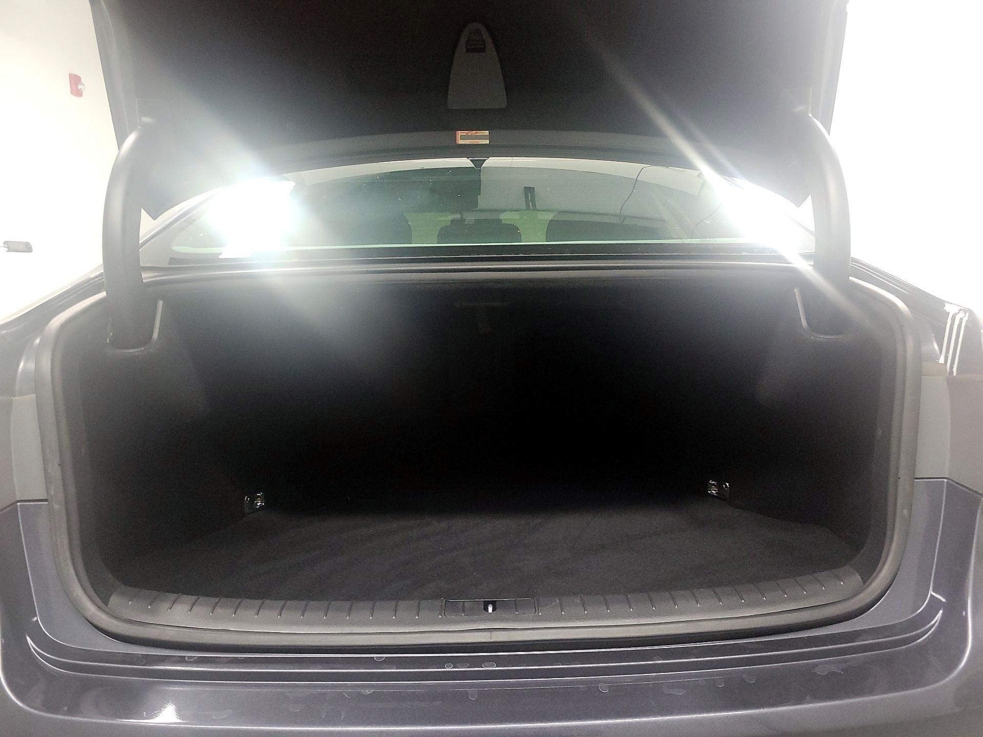 Thumbnail: 2015 Hyundai Genesis - 19