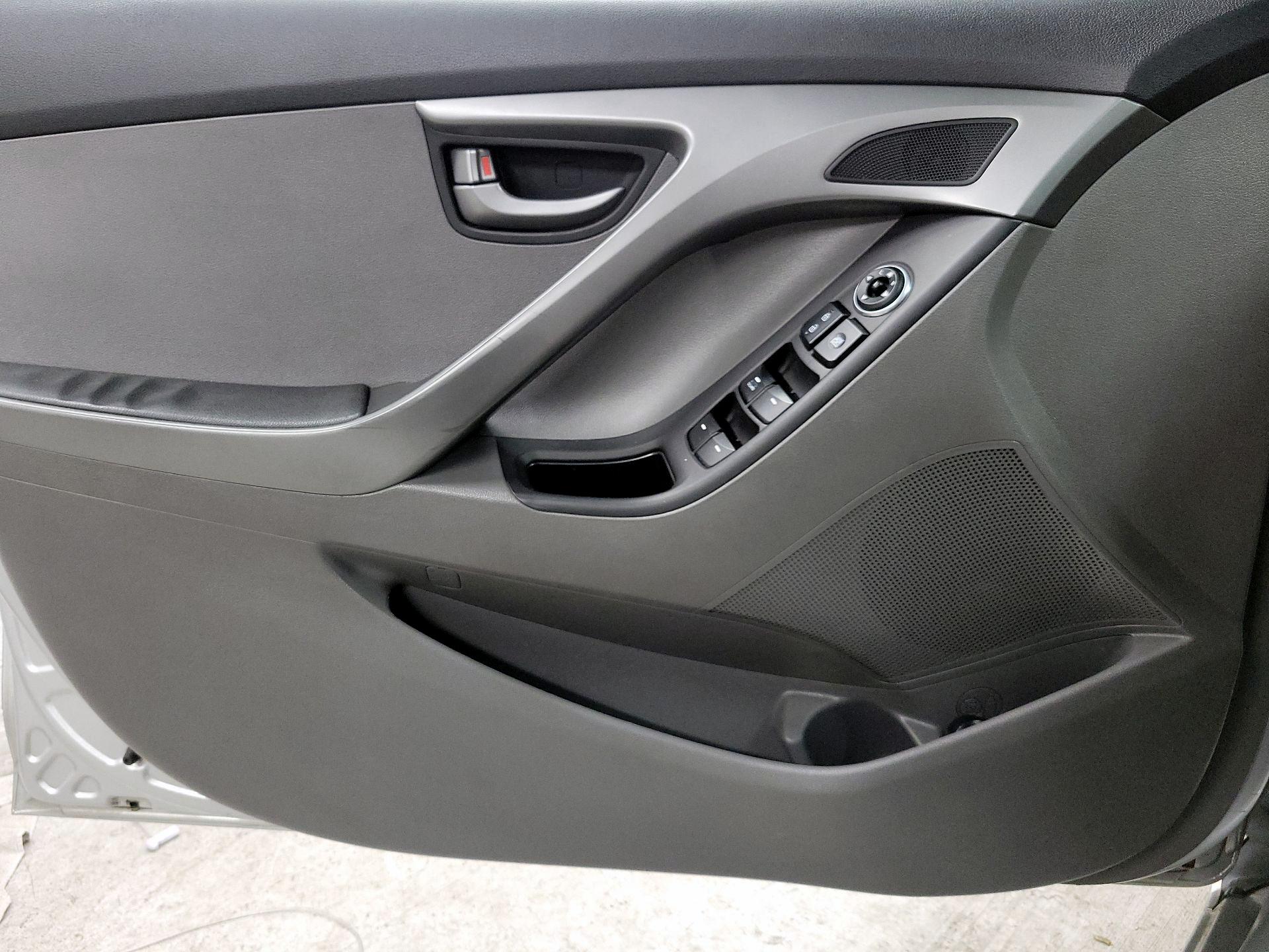 Thumbnail: 2016 Hyundai Elantra - 12