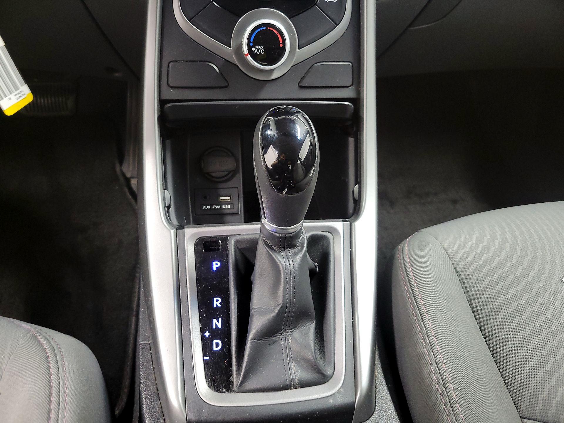 Thumbnail: 2016 Hyundai Elantra - 16