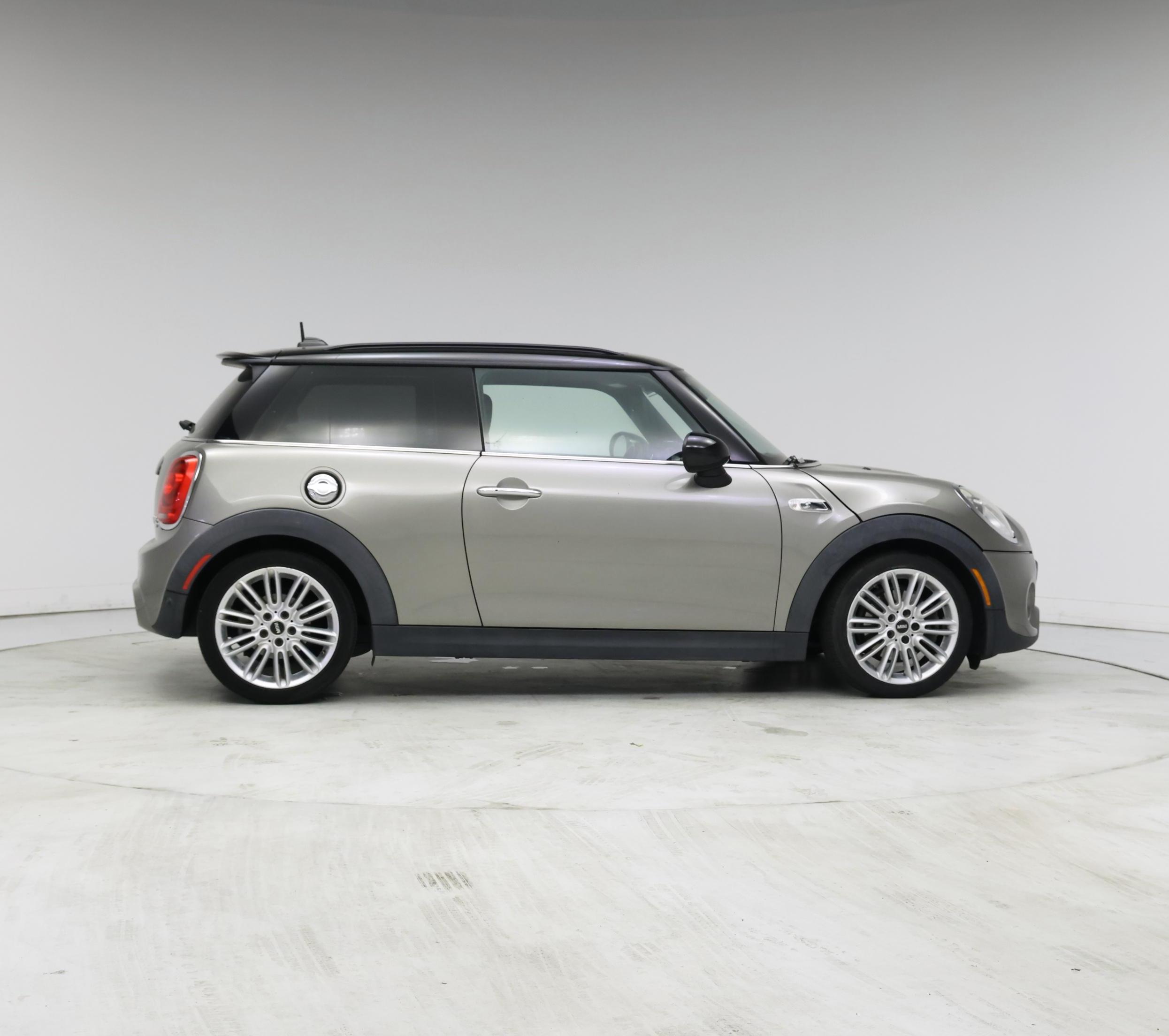 Thumbnail: 2017 MINI Cooper Hardtop - 7