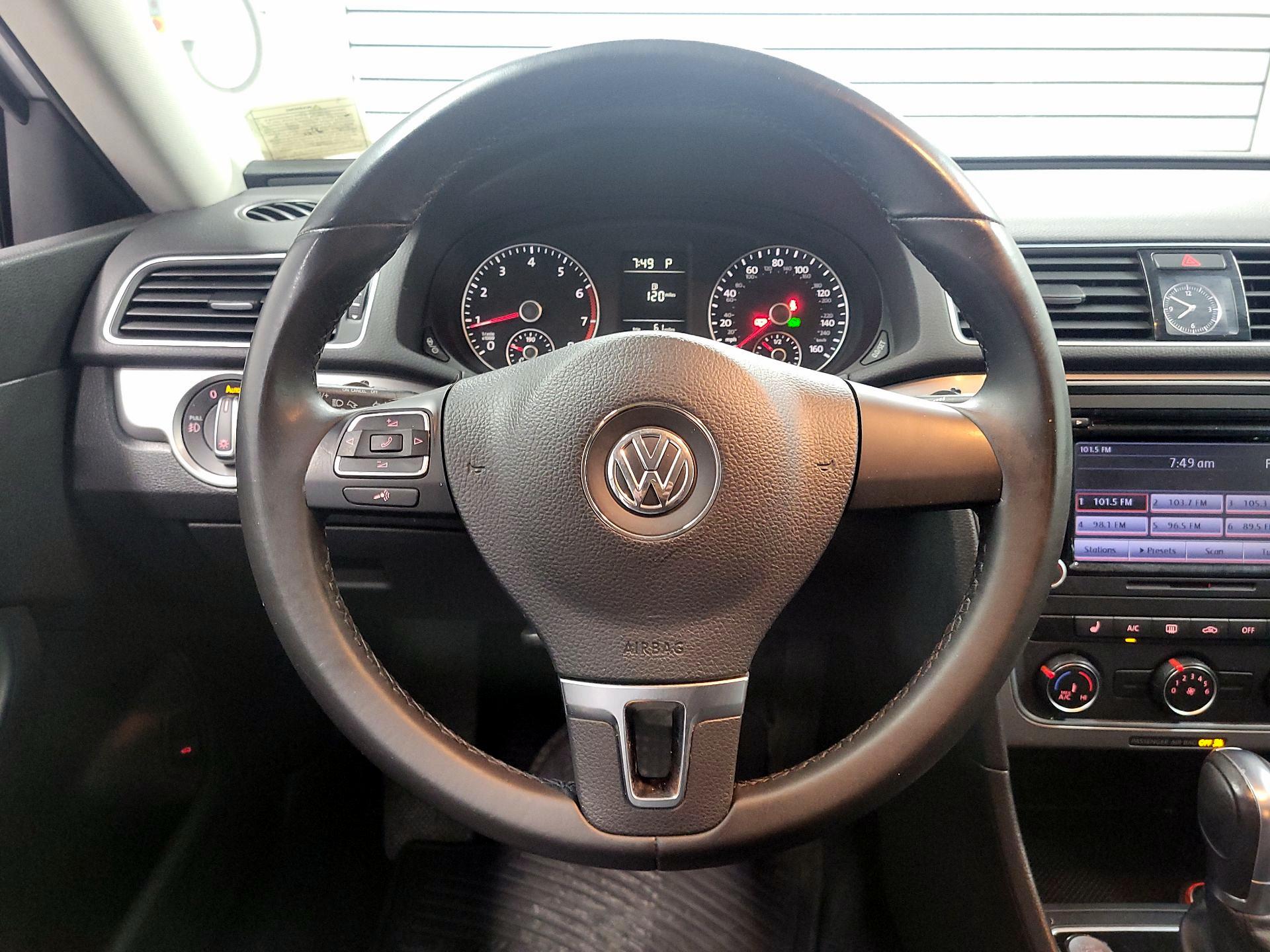 Thumbnail: 2015 Volkswagen Passat - 10