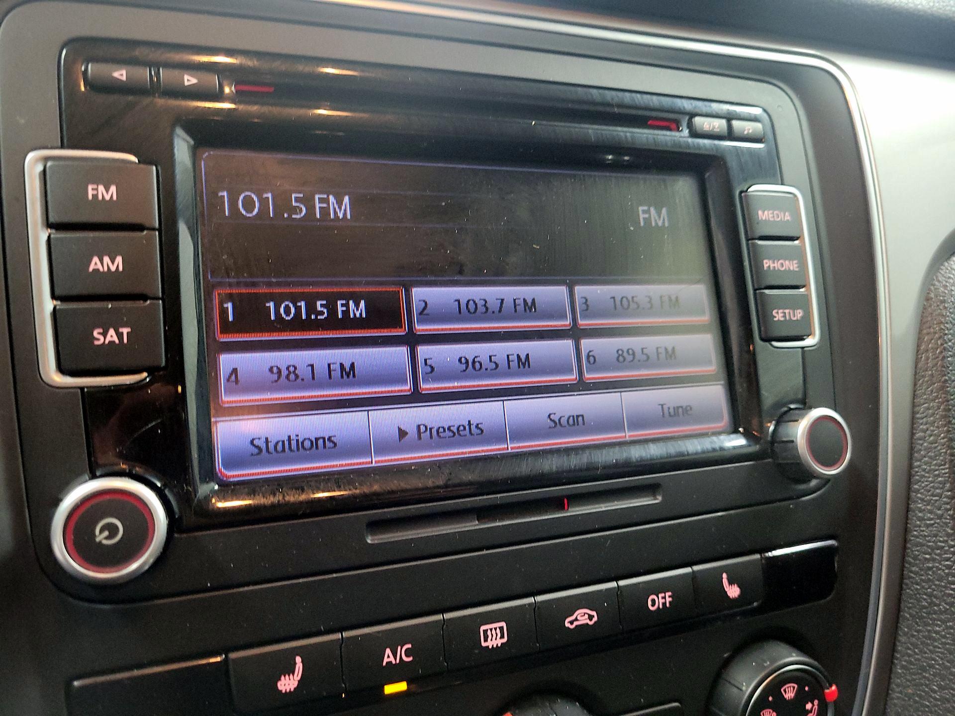 Thumbnail: 2015 Volkswagen Passat - 15
