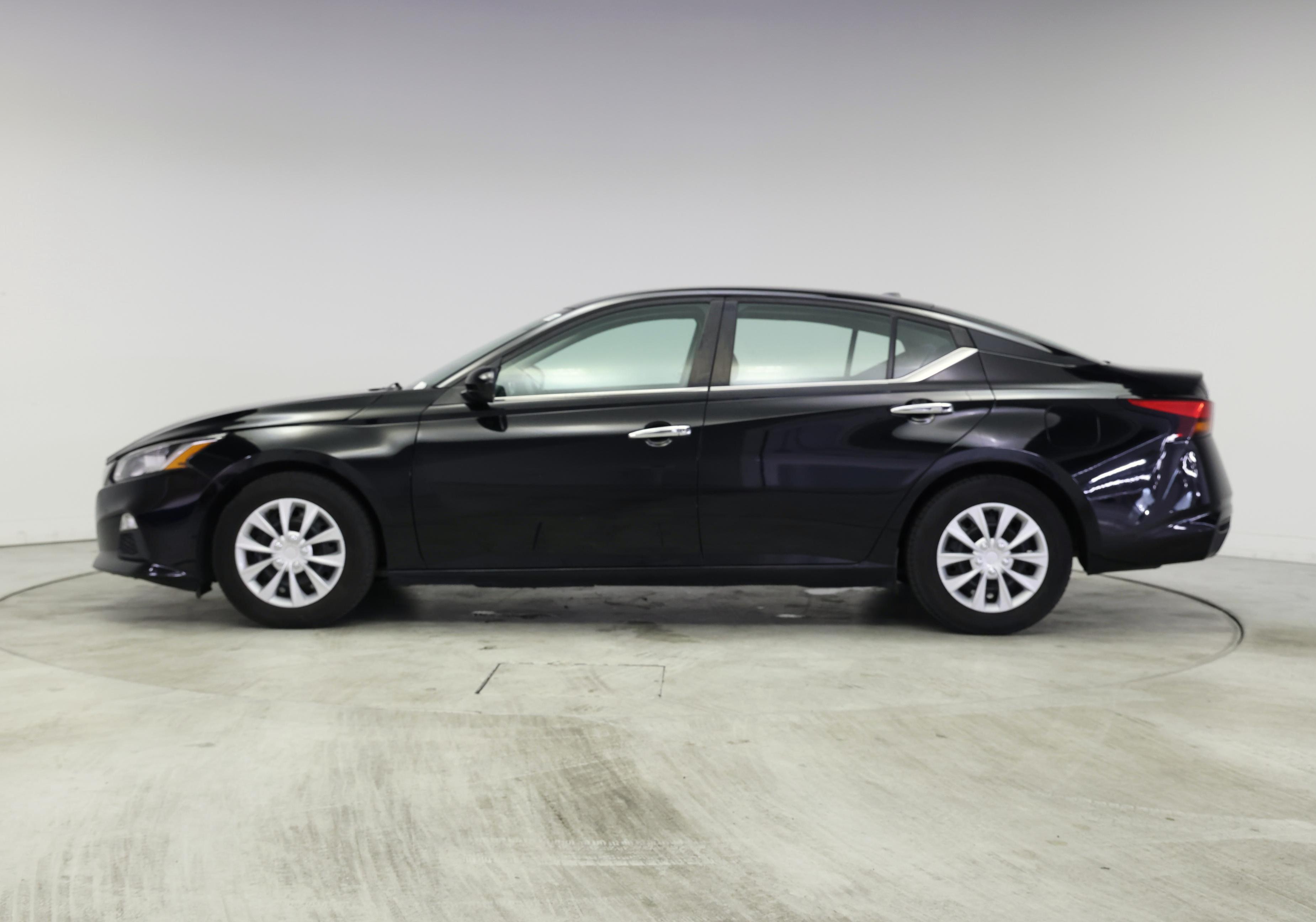 Thumbnail: 2020 Nissan Altima - 3