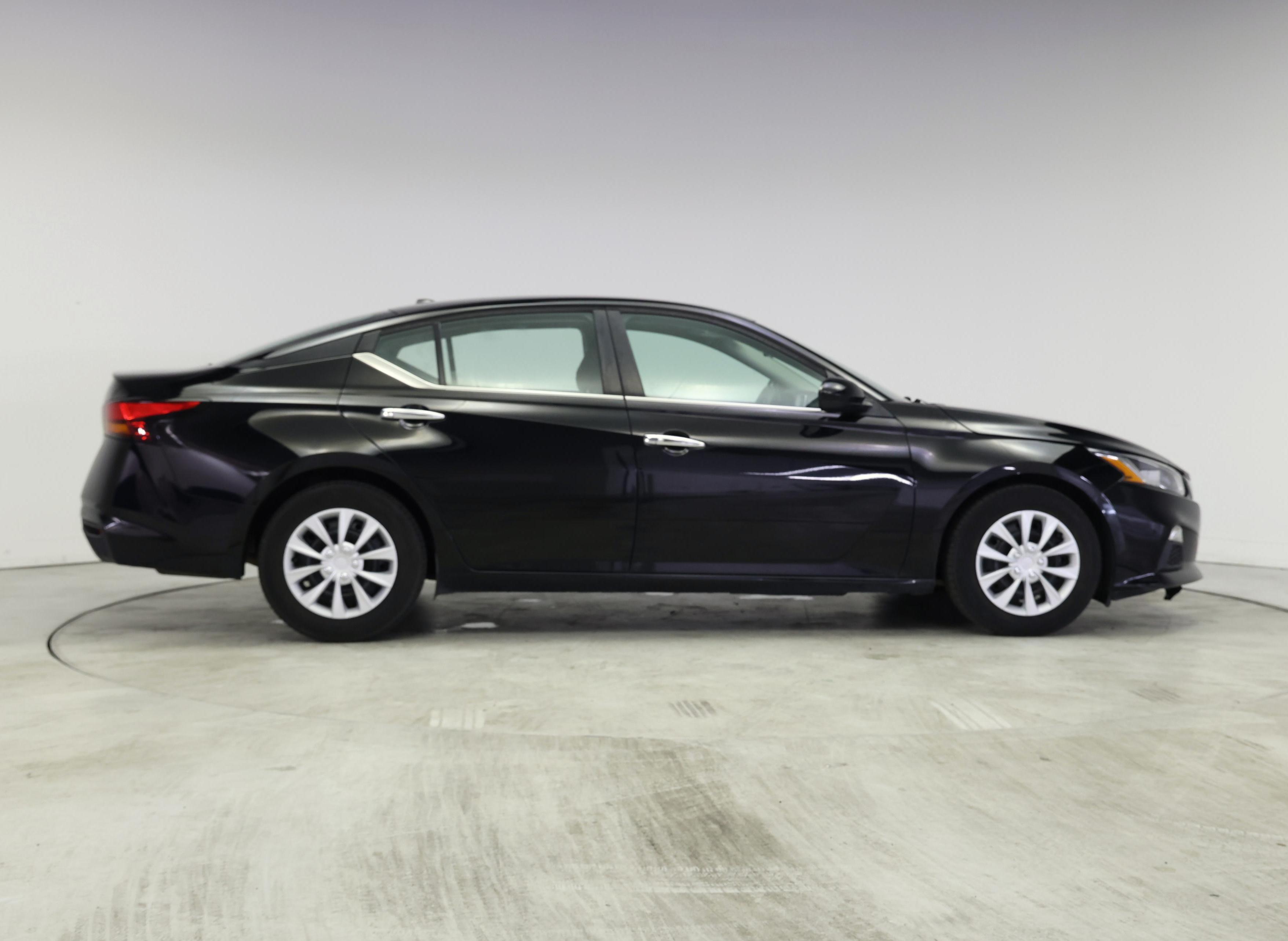 Thumbnail: 2020 Nissan Altima - 7
