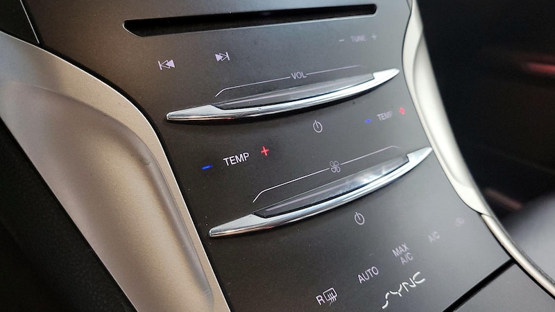 2015 Lincoln MKZ  16