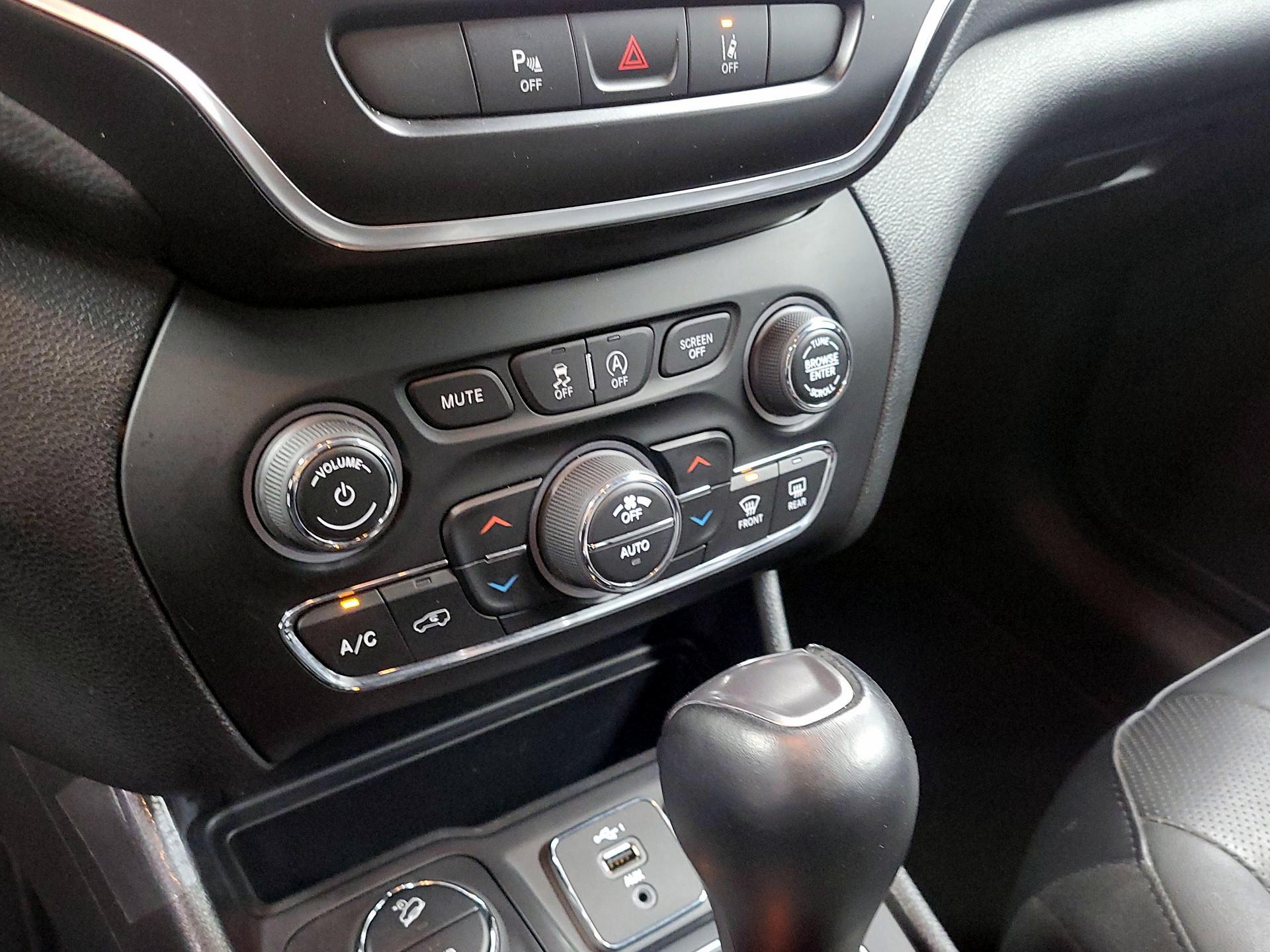 Thumbnail: 2021 Jeep Cherokee - 15