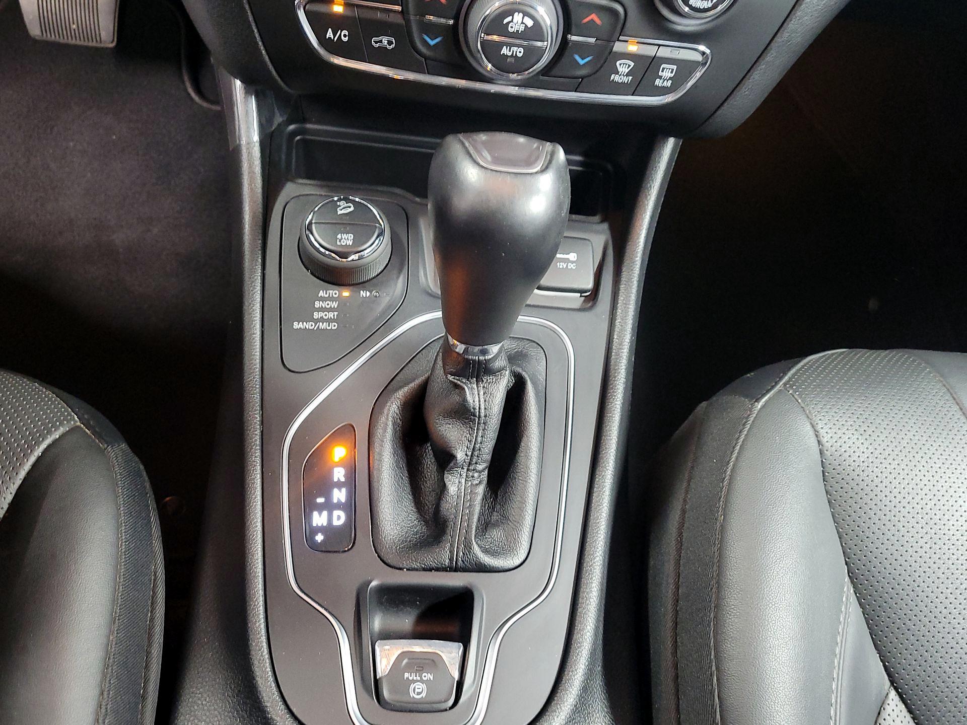 Thumbnail: 2021 Jeep Cherokee - 16