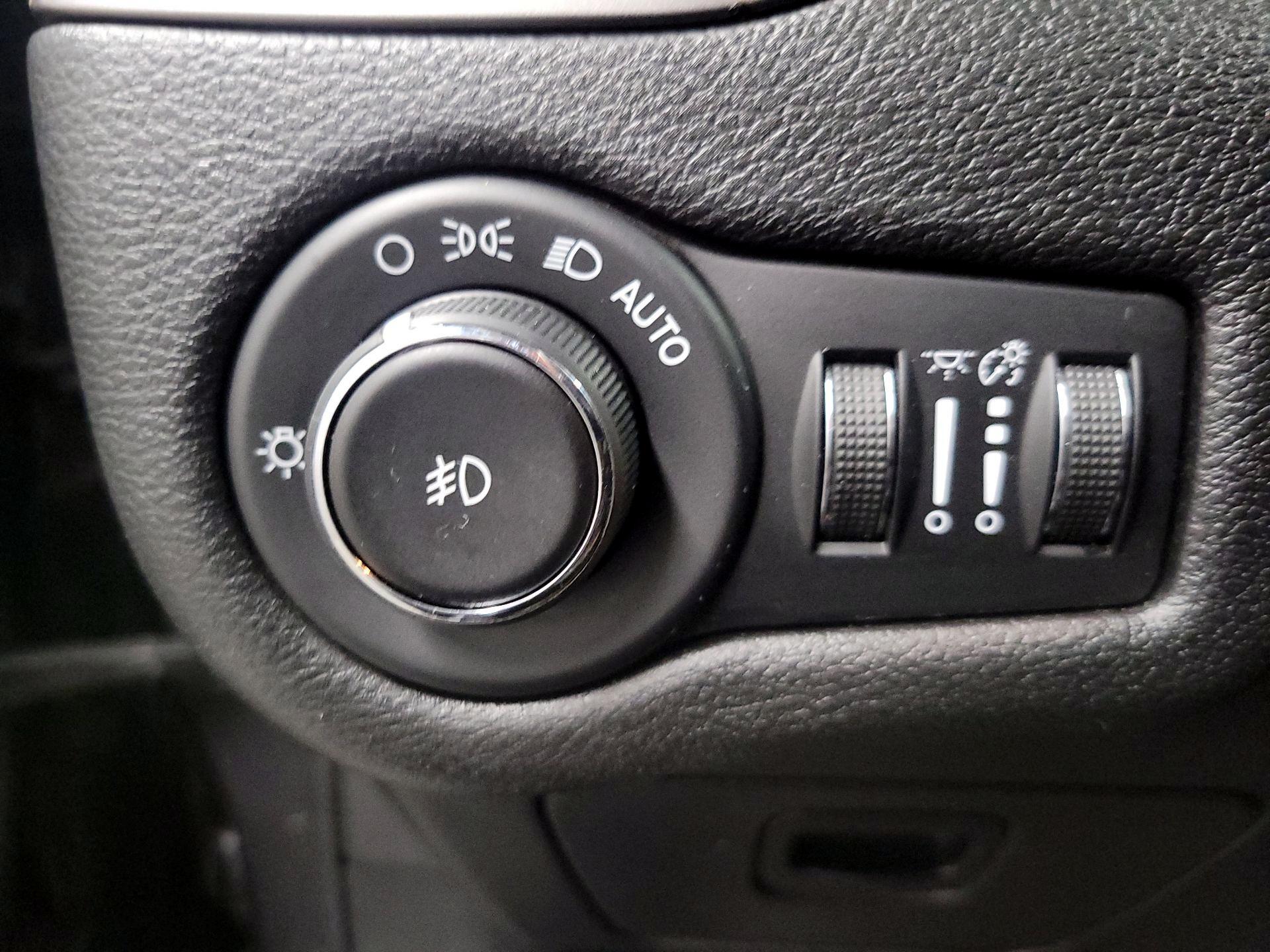Thumbnail: 2019 Jeep Cherokee - 13