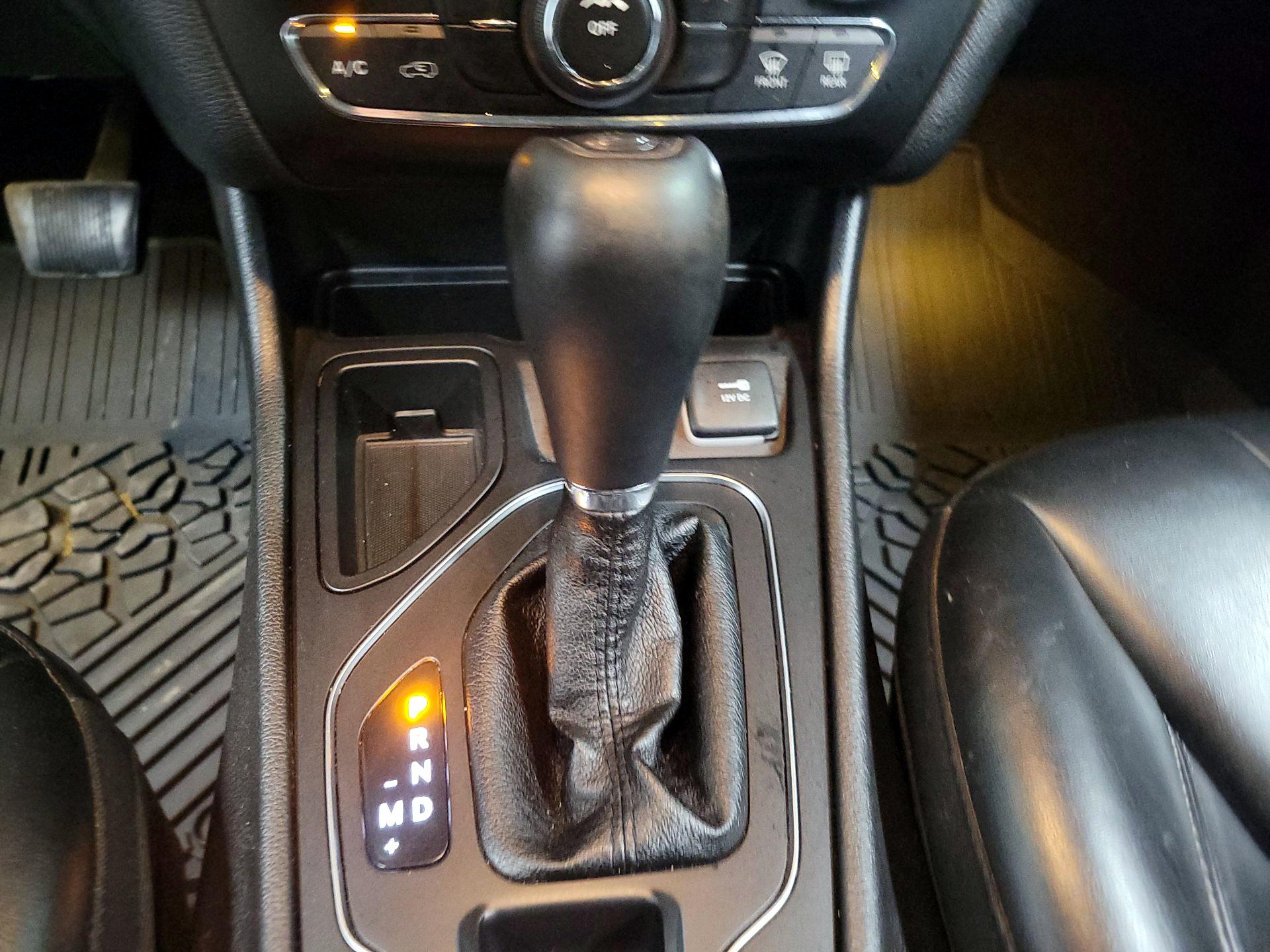Thumbnail: 2019 Jeep Cherokee - 17