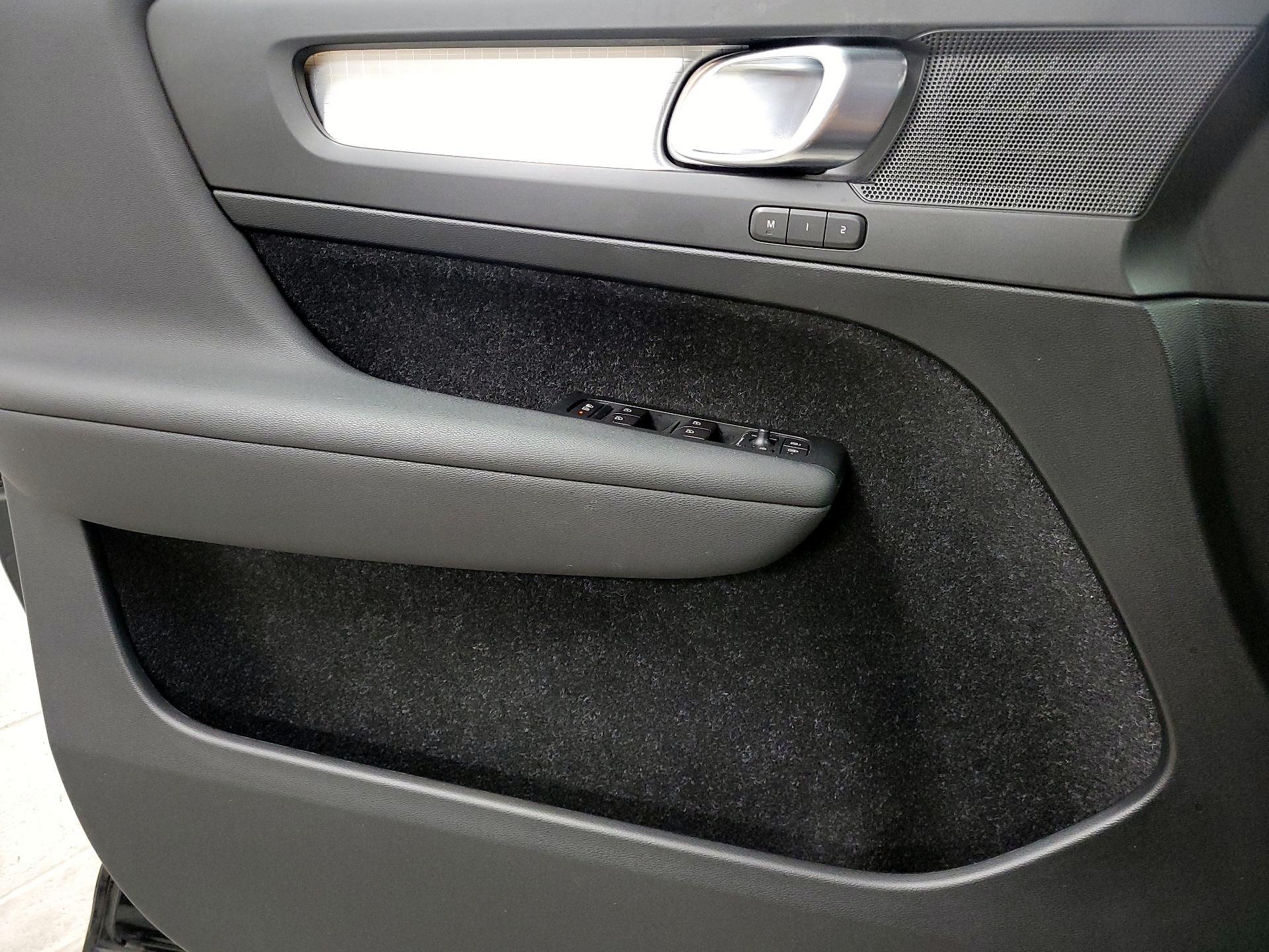 Thumbnail: 2019 Volvo XC40 - 12