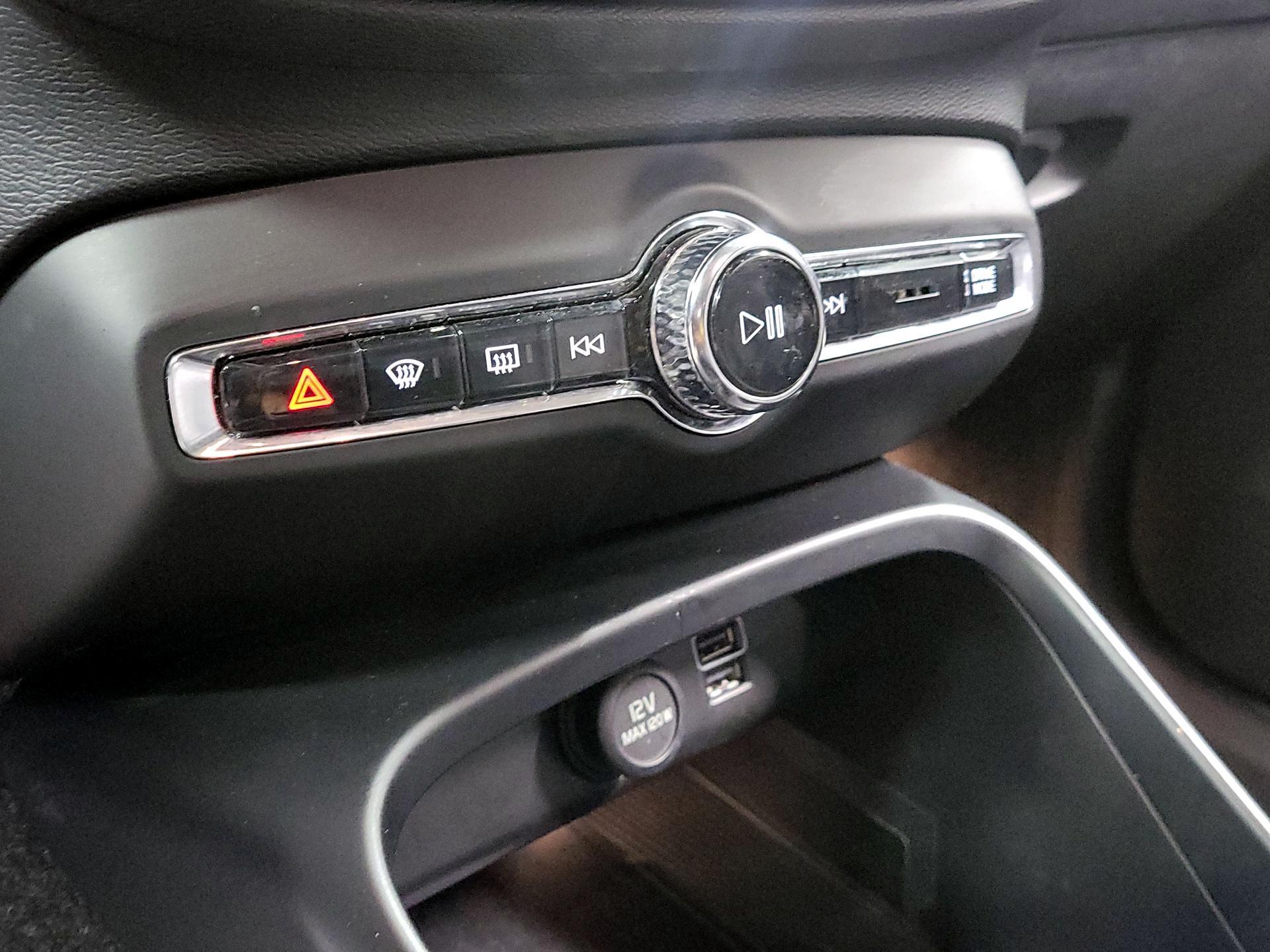 Thumbnail: 2019 Volvo XC40 - 15