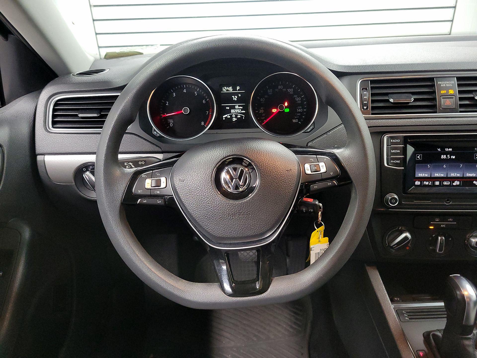 Thumbnail: 2017 Volkswagen Jetta - 10
