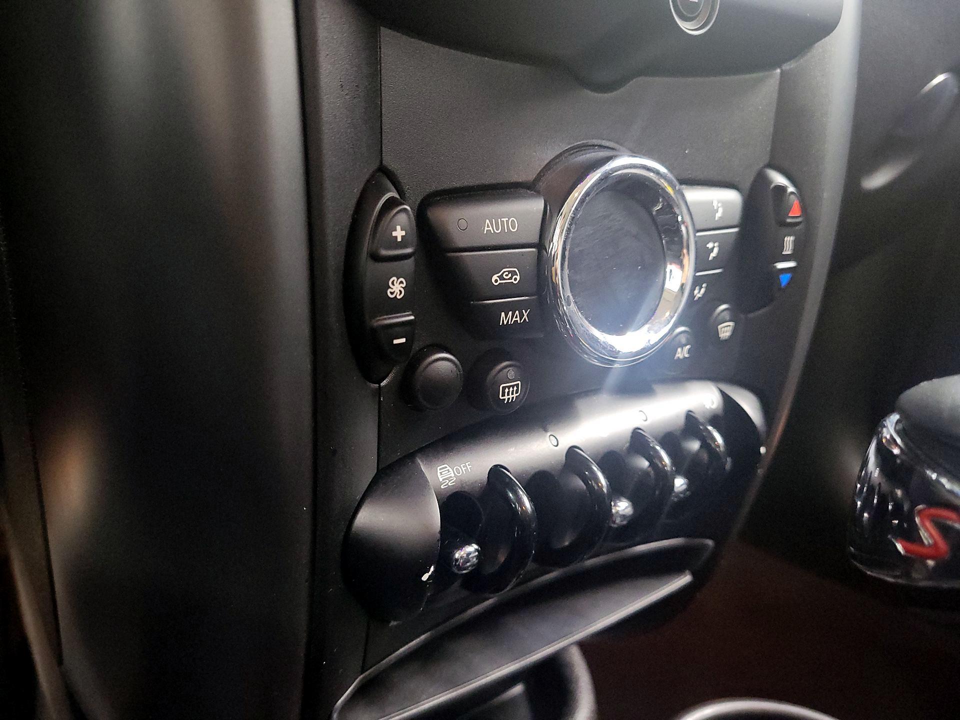 Thumbnail: 2015 MINI Cooper Countryman - 14