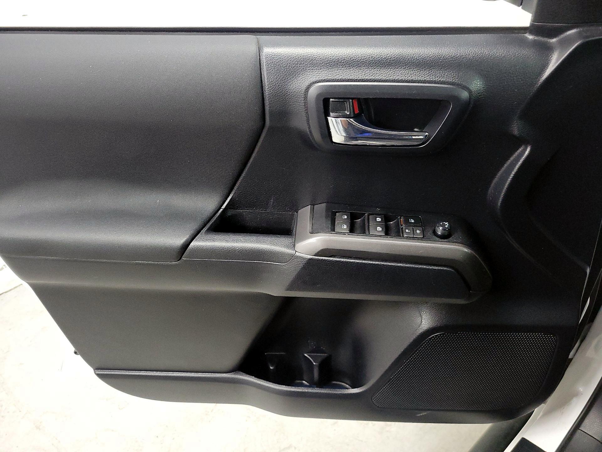 Thumbnail: 2019 Toyota Tacoma - 12