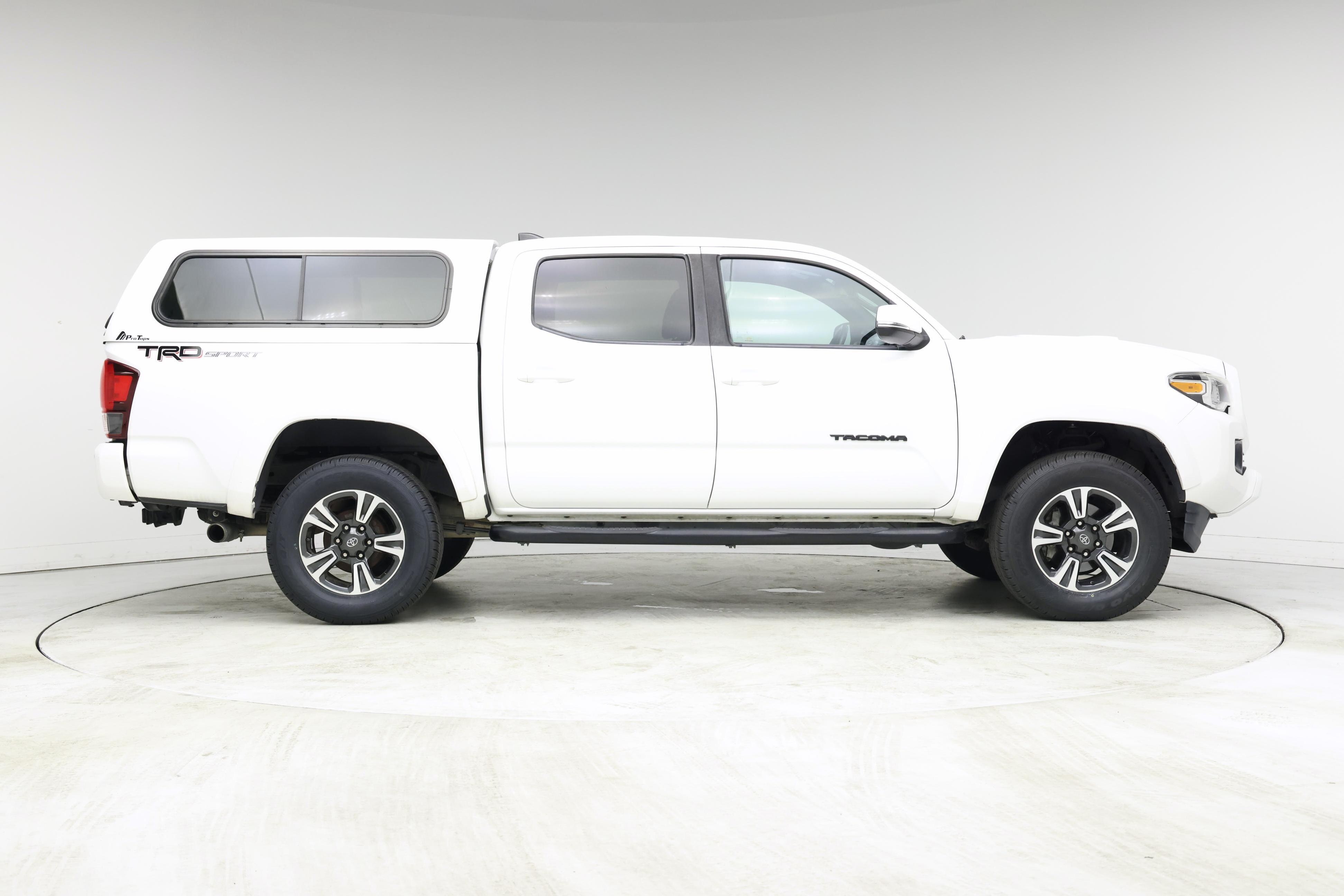 Thumbnail: 2019 Toyota Tacoma - 7
