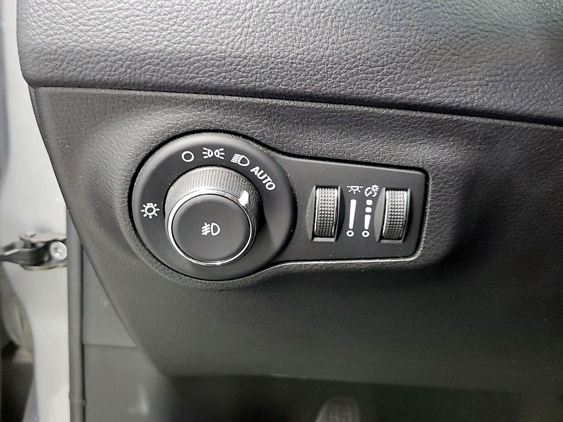Thumbnail: 2020 Jeep Compass - 13