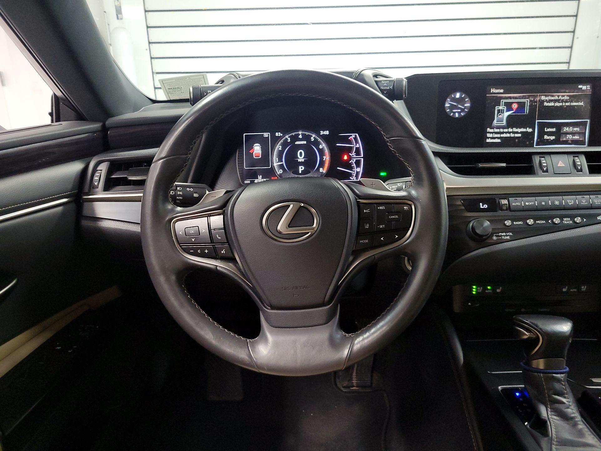 Thumbnail: 2020 Lexus ES - 10