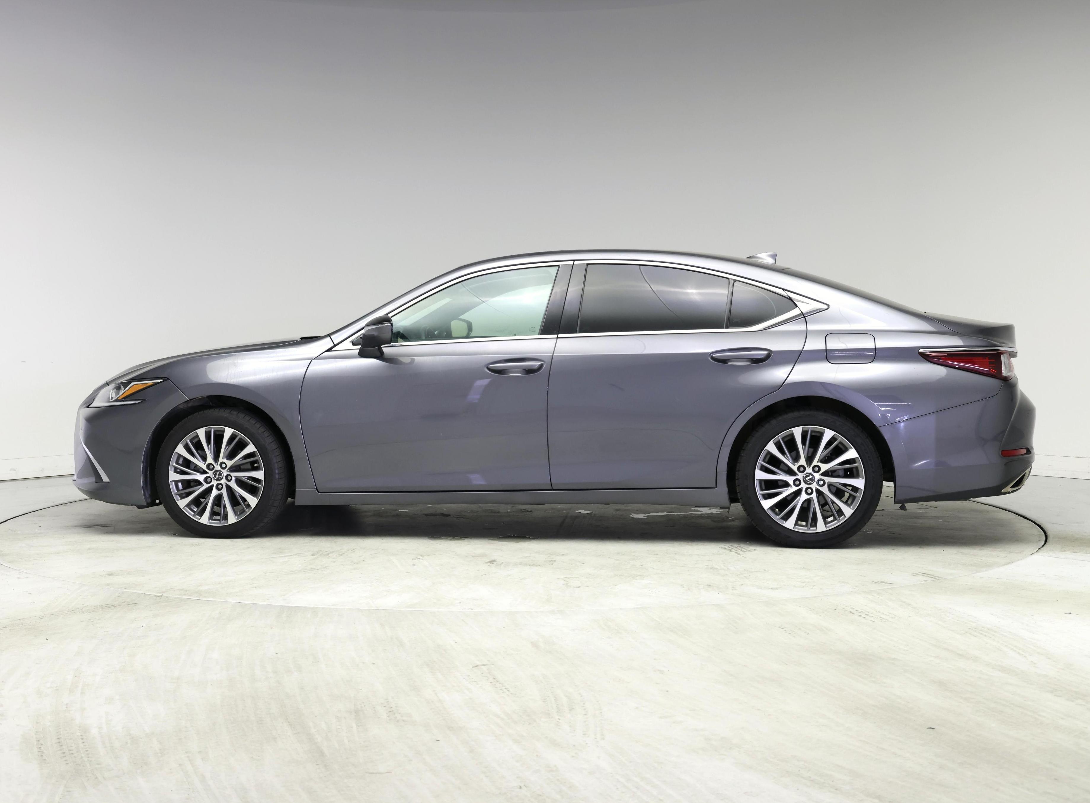 Thumbnail: 2020 Lexus ES - 3