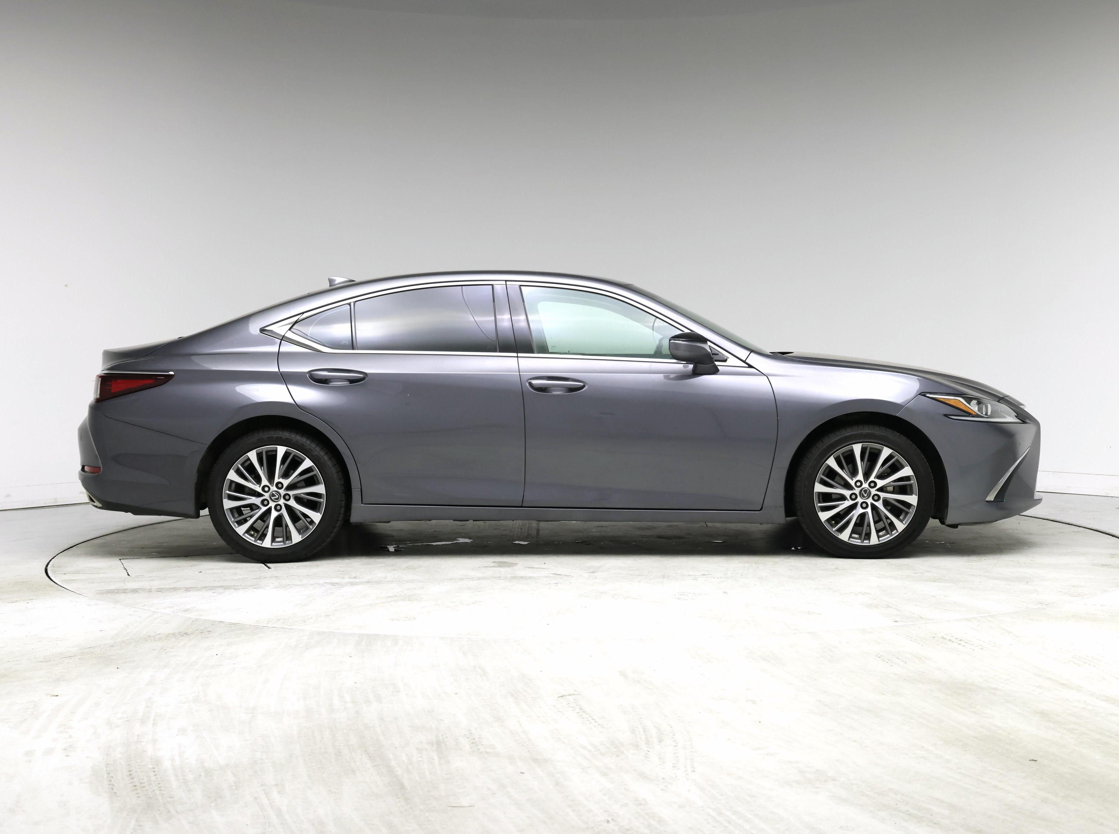 Thumbnail: 2020 Lexus ES - 7
