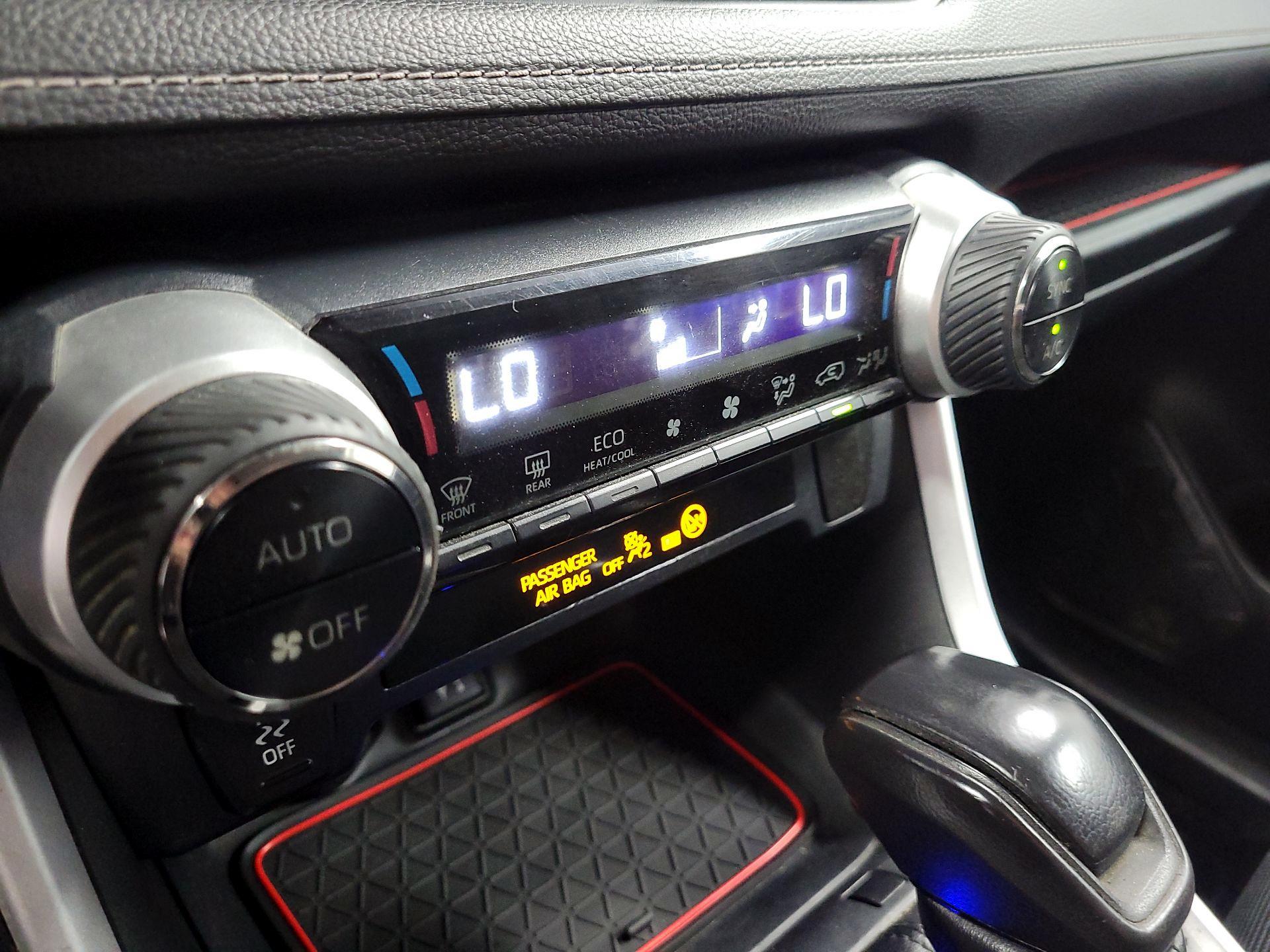 Thumbnail: 2019 Toyota RAV4 - 17