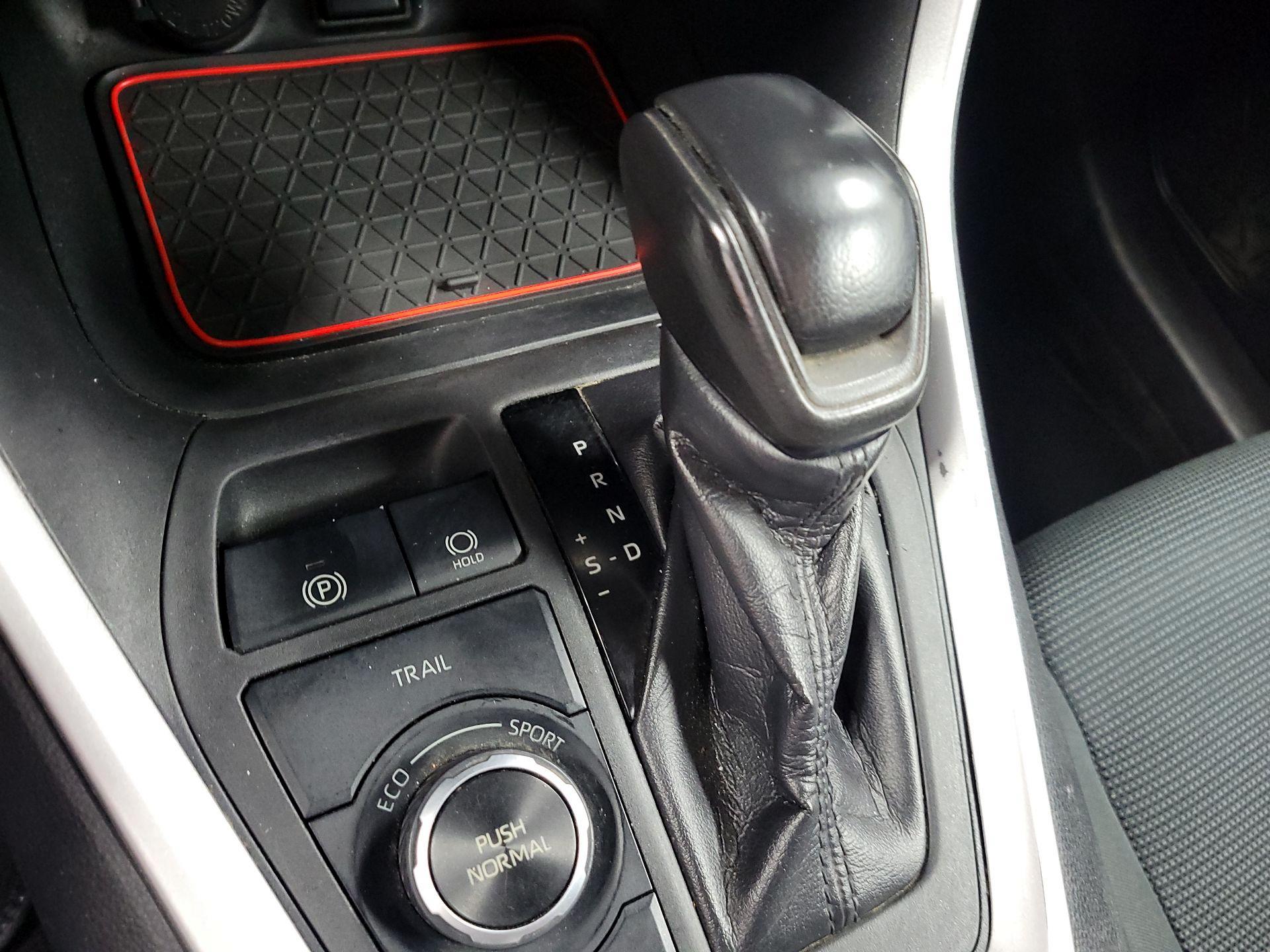 Thumbnail: 2019 Toyota RAV4 - 18