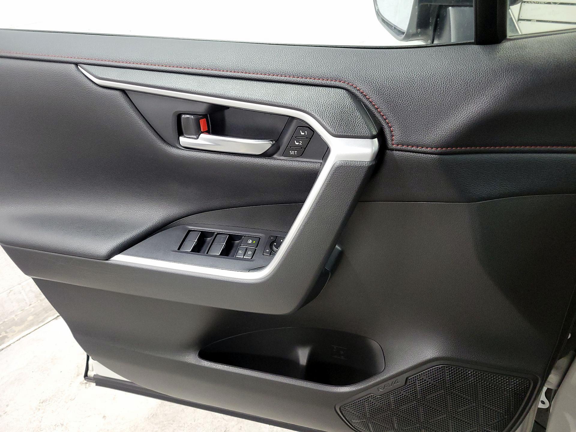 Thumbnail: 2021 Toyota RAV4 - 12