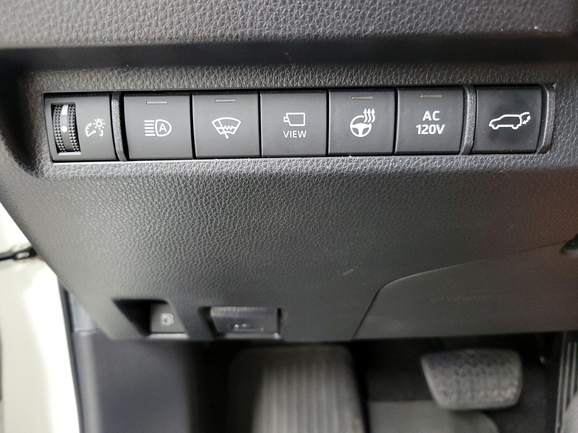 Thumbnail: 2021 Toyota RAV4 - 13