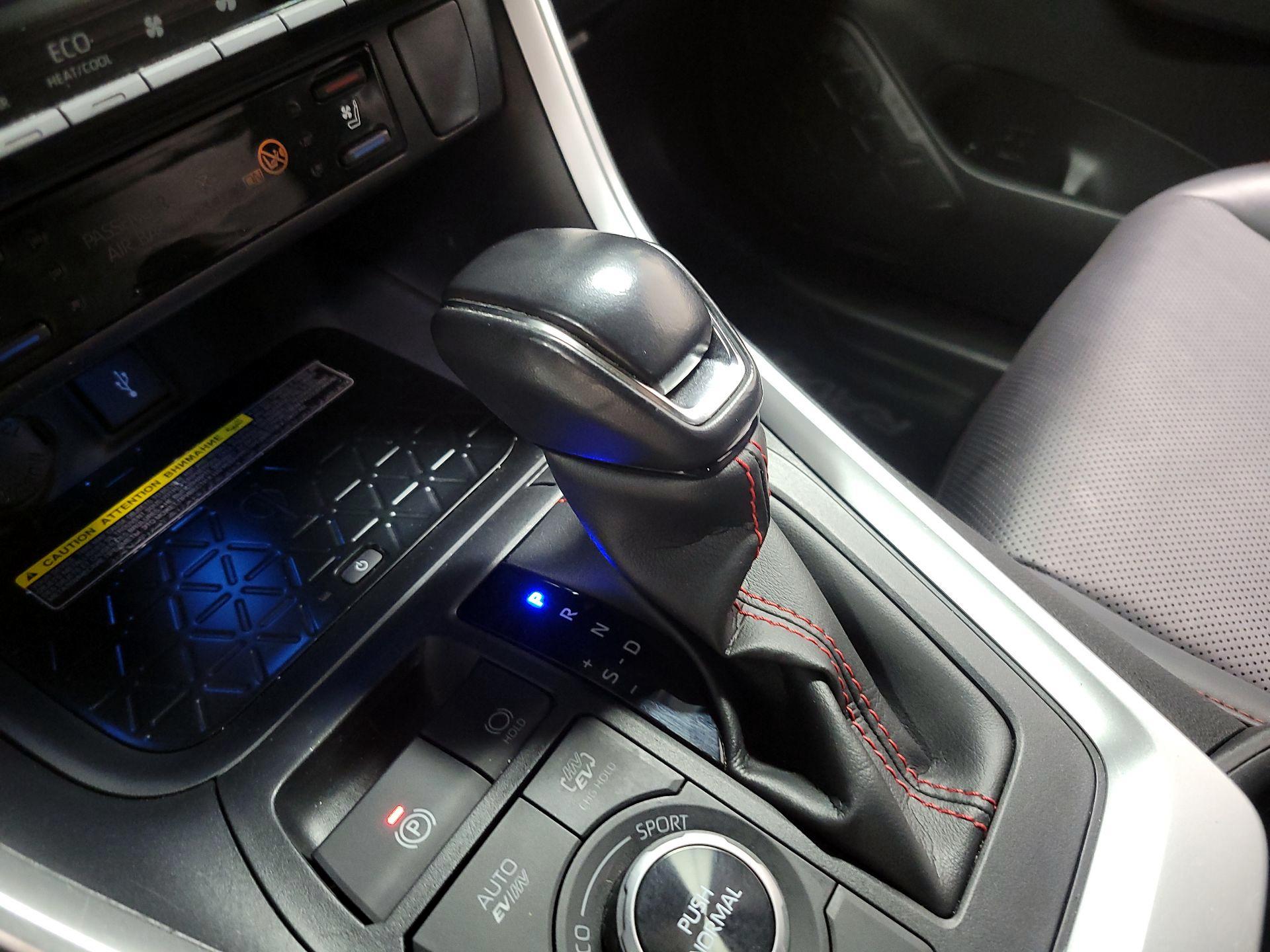 Thumbnail: 2021 Toyota RAV4 - 18