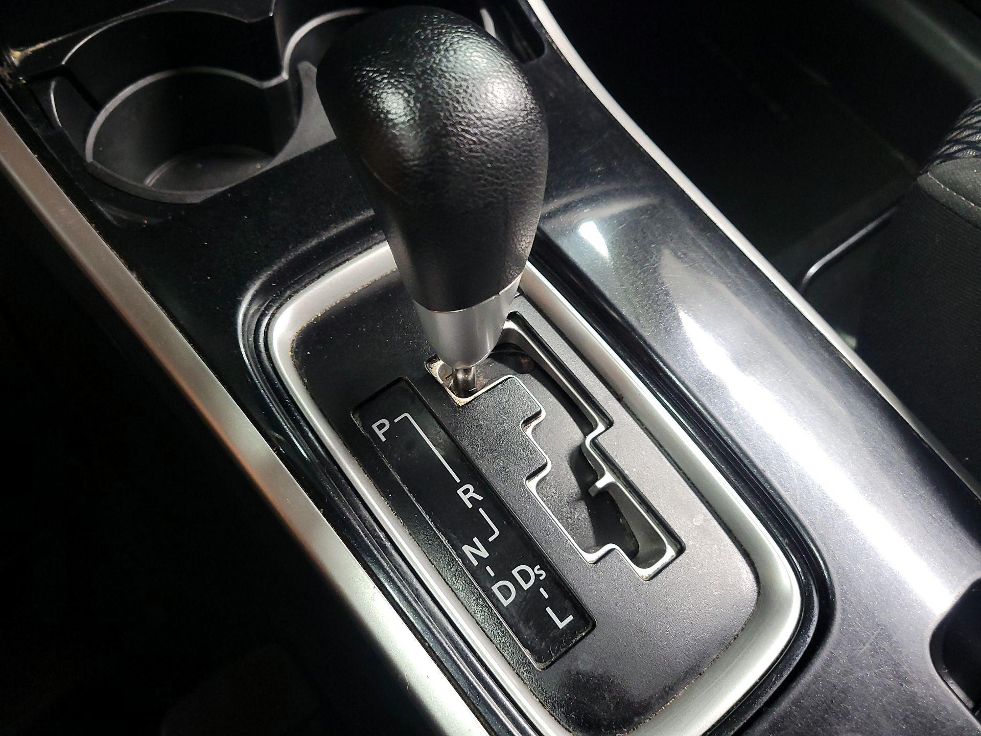 Thumbnail: 2019 Mitsubishi Outlander - 15