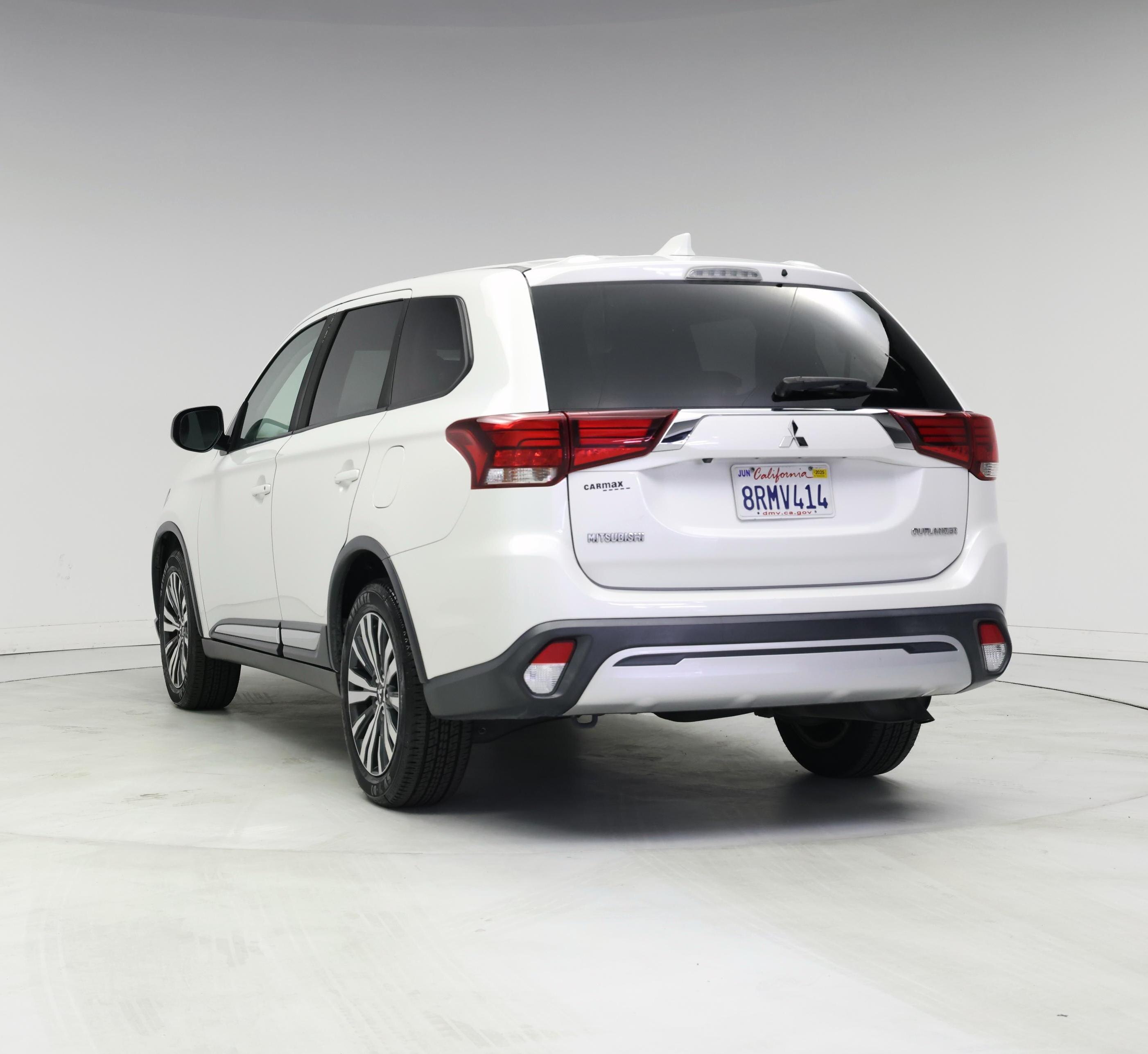 Thumbnail: 2019 Mitsubishi Outlander - 2