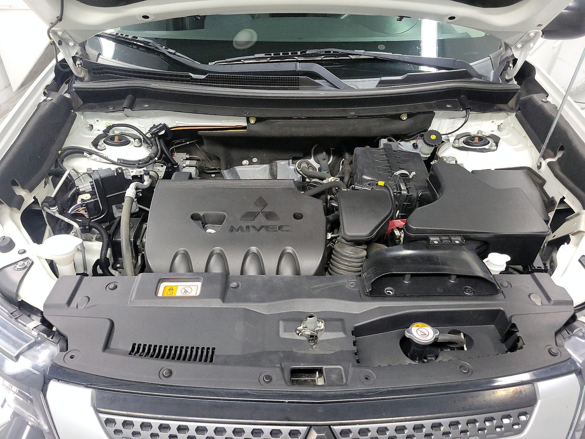 Thumbnail: 2019 Mitsubishi Outlander - 19