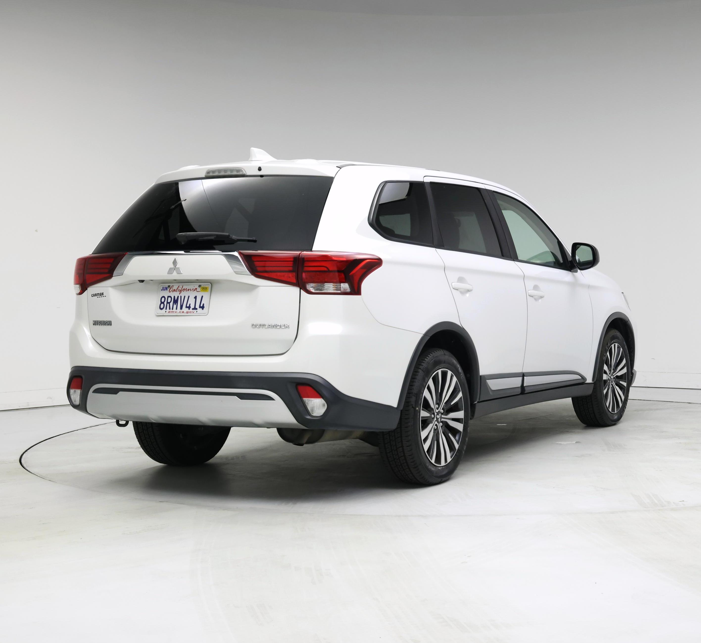 Thumbnail: 2019 Mitsubishi Outlander - 8
