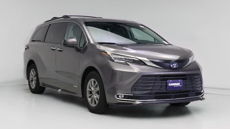 2021 Toyota Sienna XLE Hero Image