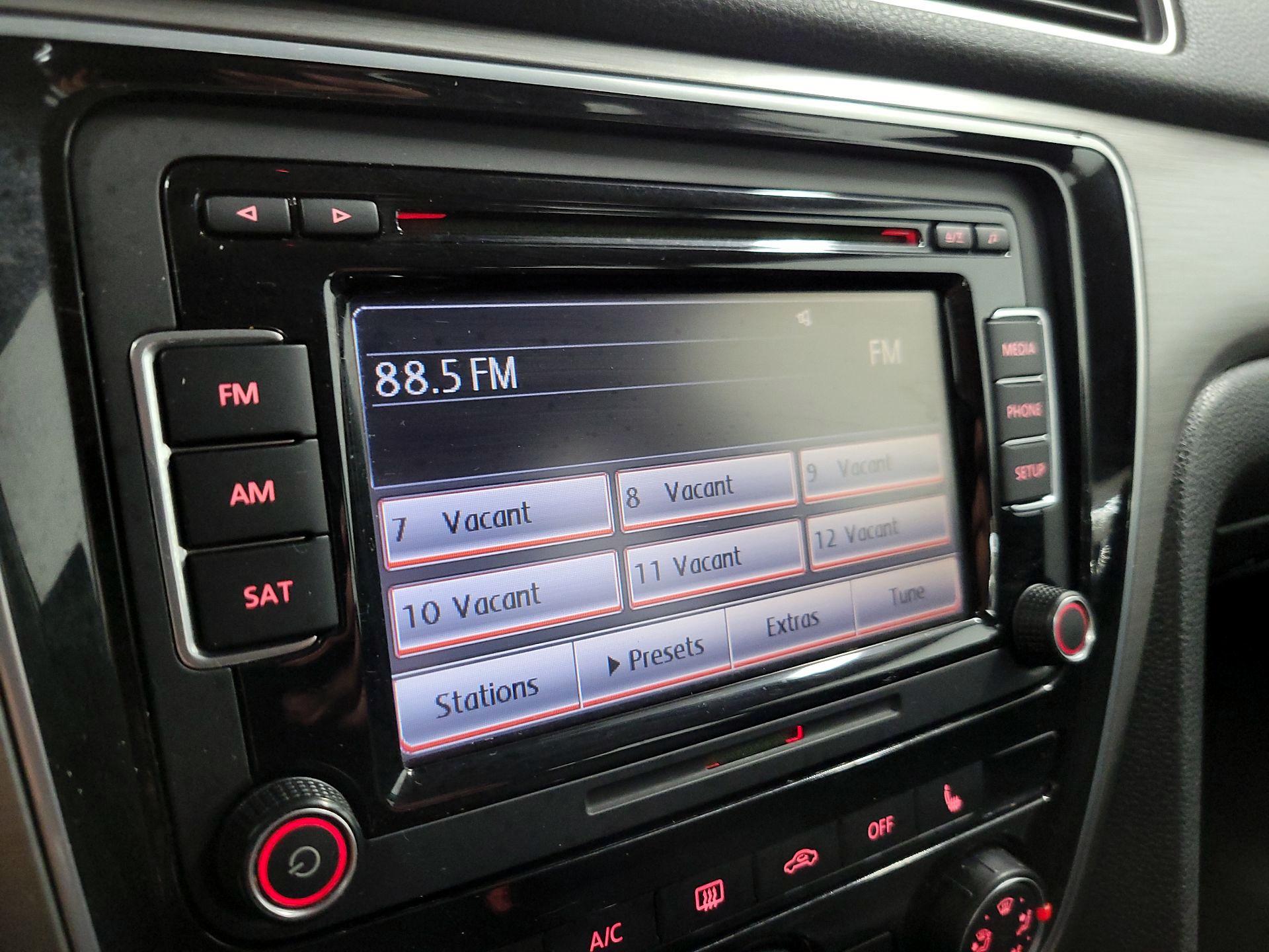 Thumbnail: 2015 Volkswagen Passat - 15