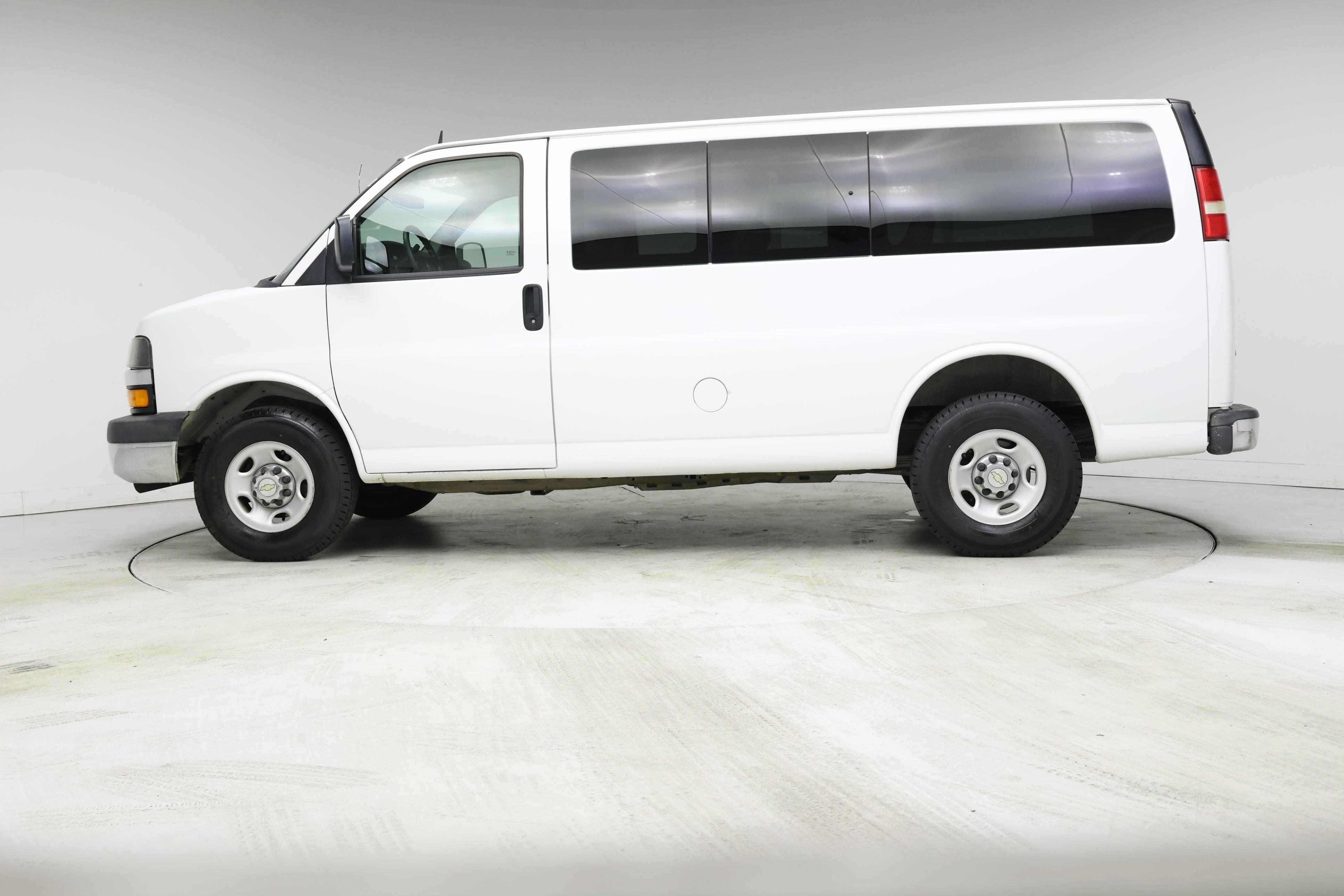 Thumbnail: 2015 Chevrolet Express - 3