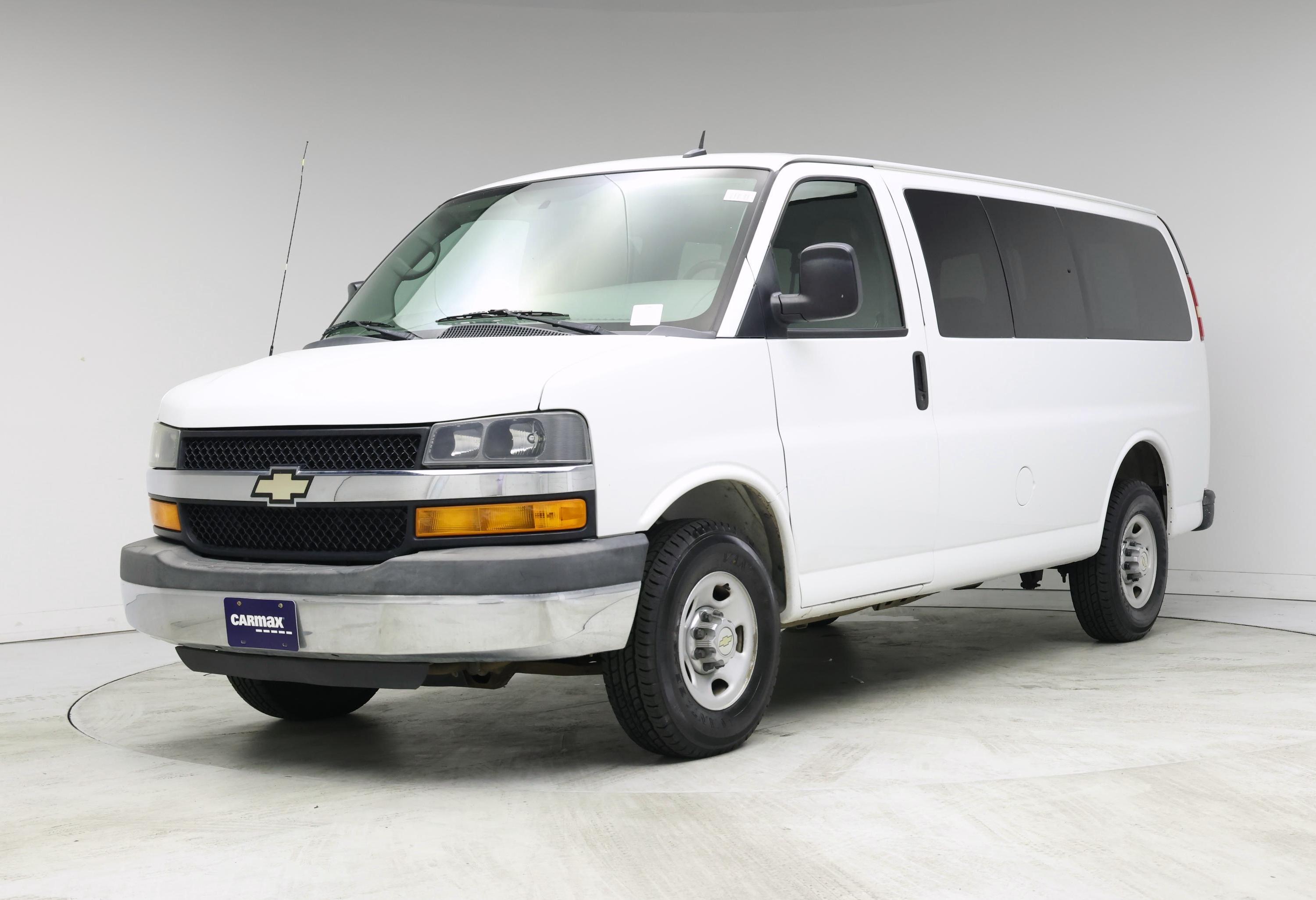 Thumbnail: 2015 Chevrolet Express - 4