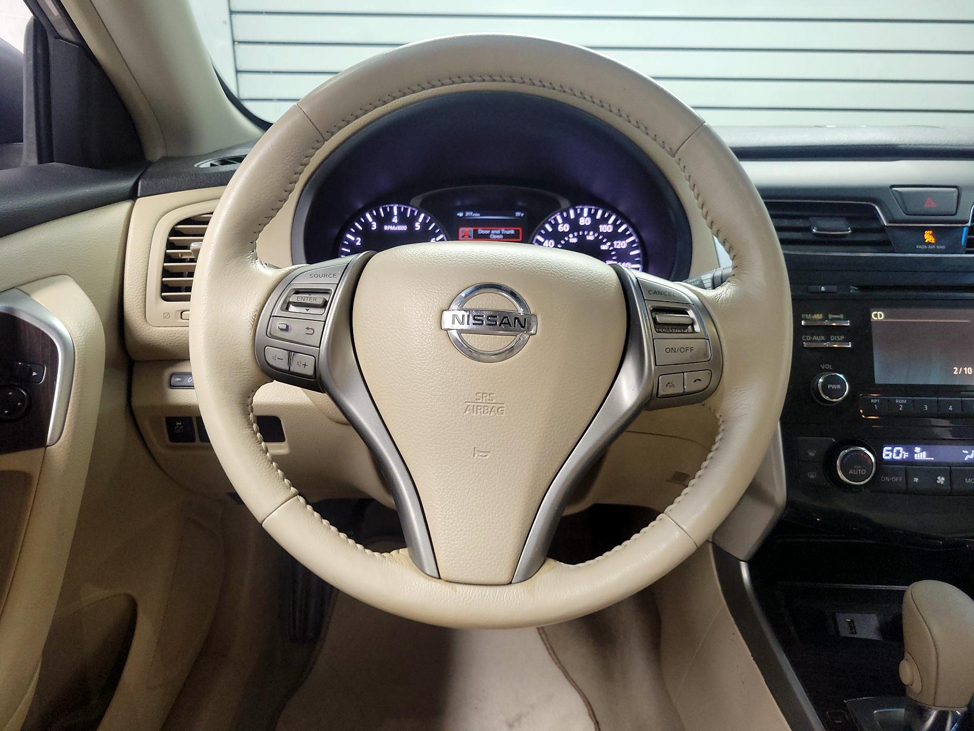 Thumbnail: 2013 Nissan Altima - 10