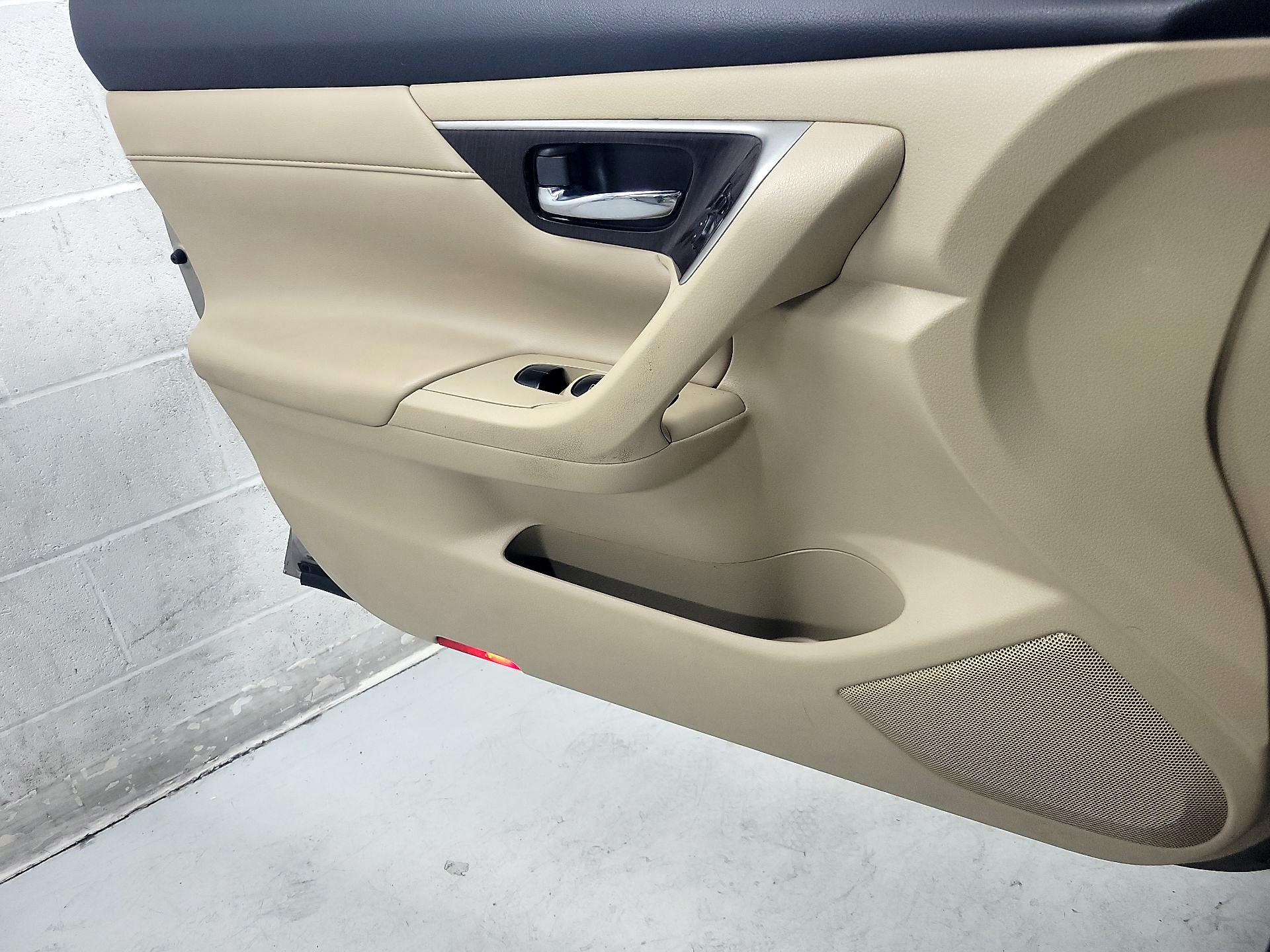 Thumbnail: 2013 Nissan Altima - 12