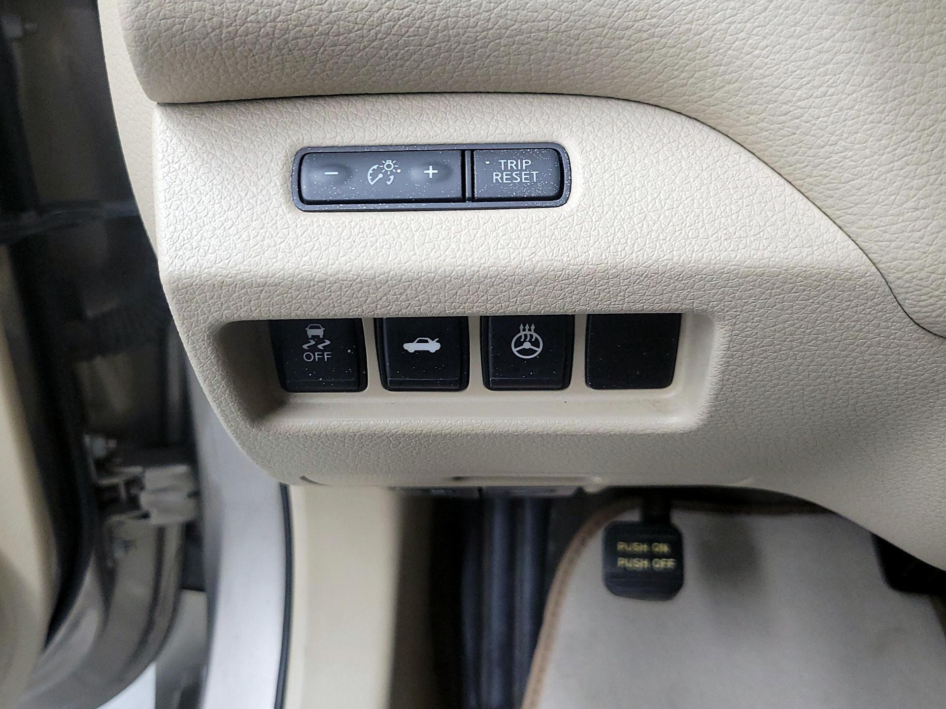 Thumbnail: 2013 Nissan Altima - 13