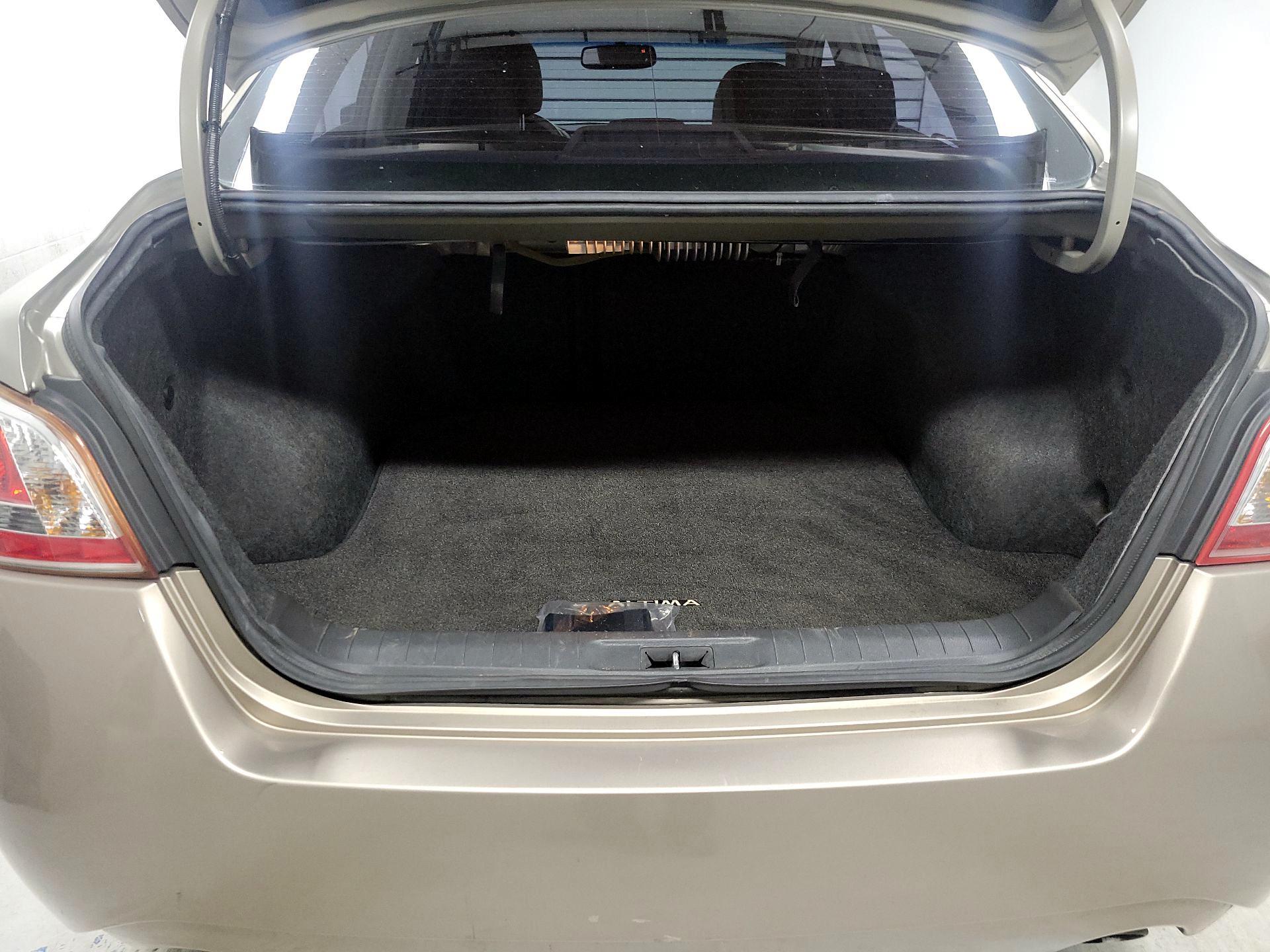 Thumbnail: 2013 Nissan Altima - 19